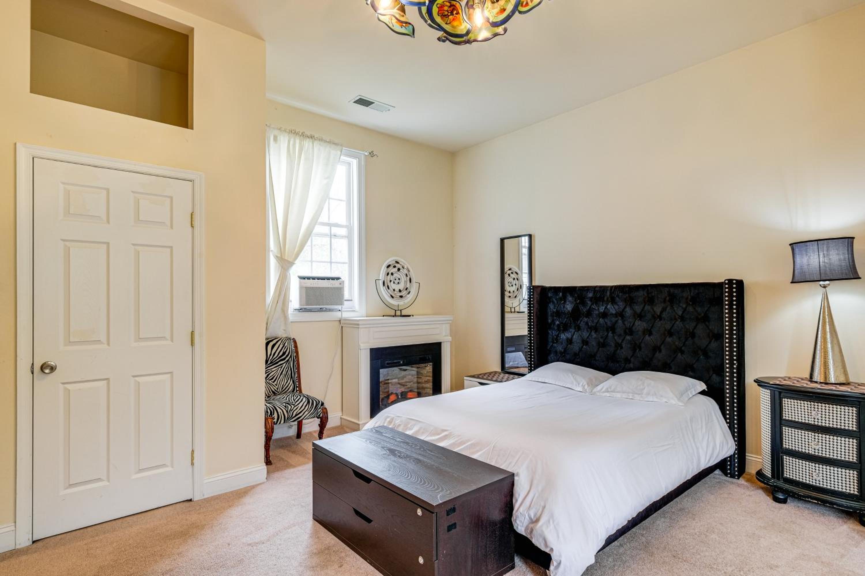 Stay Near DC! Group Getaway with Easy Metro Access