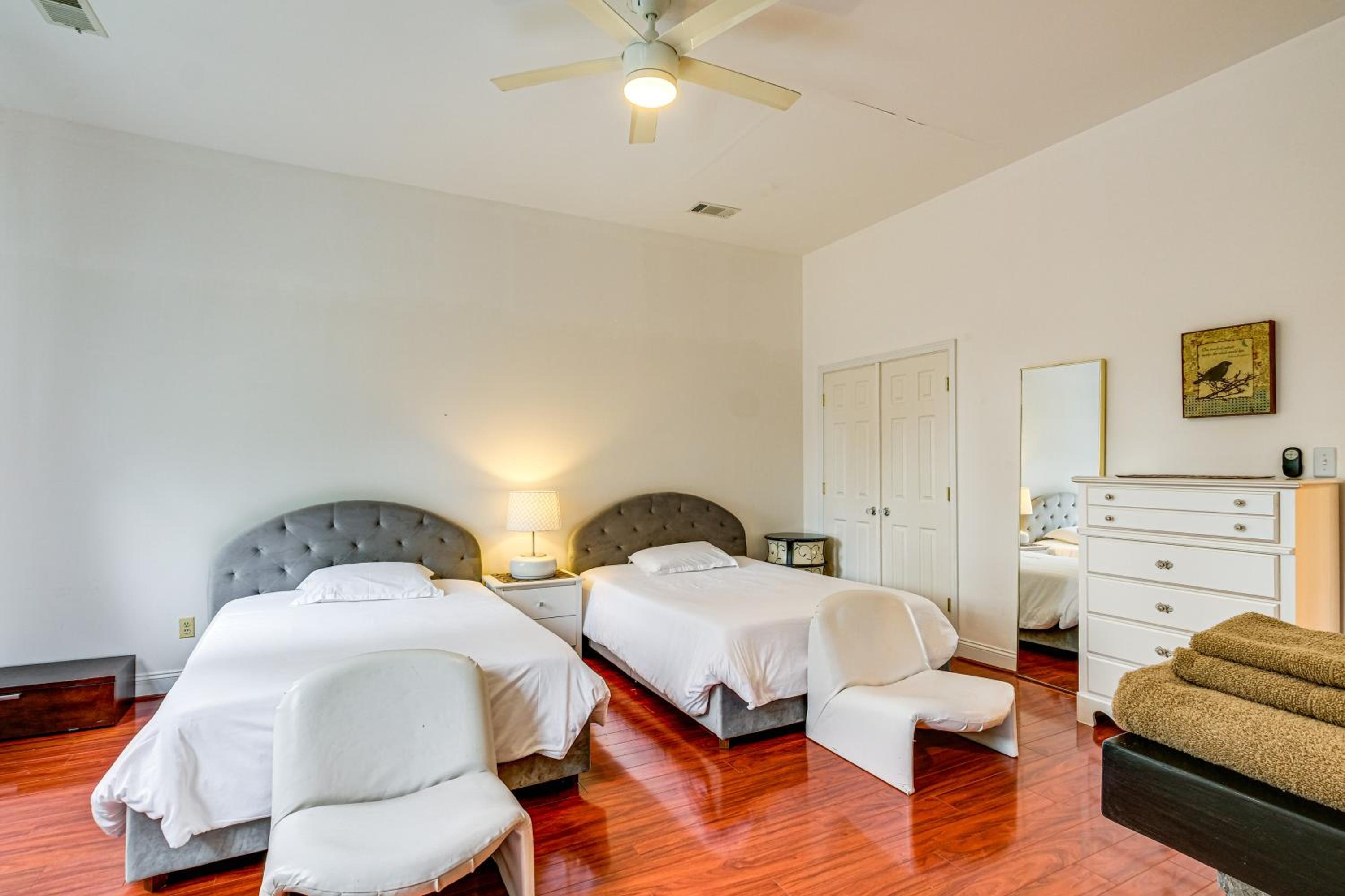 Stay Near DC! Group Getaway with Easy Metro Access