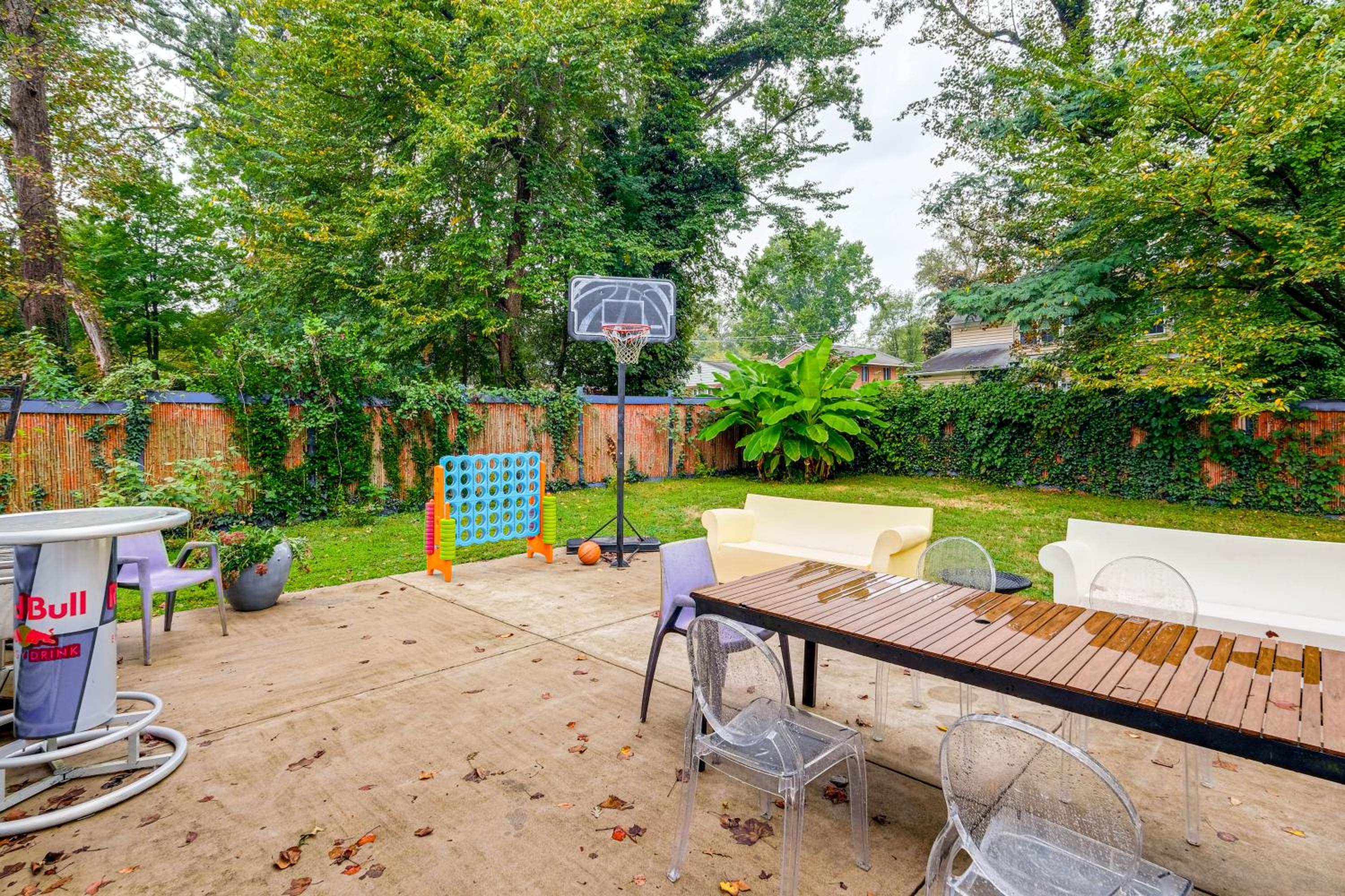 Stay Near DC! Group Getaway with Easy Metro Access