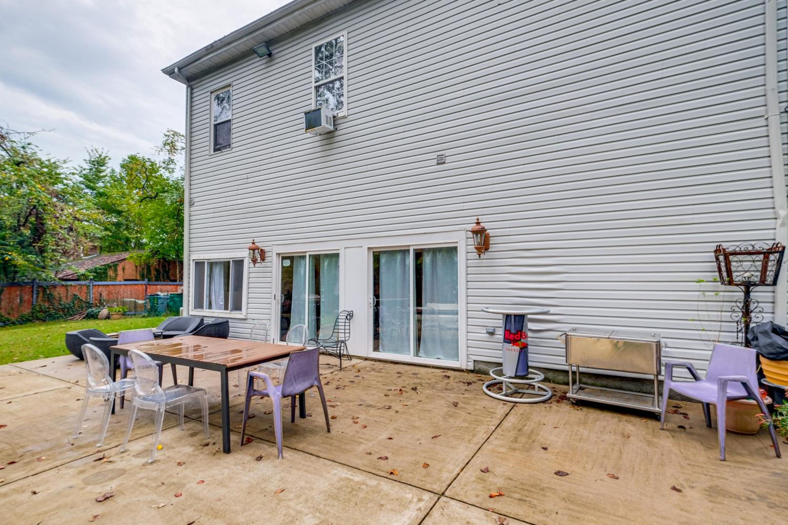 Stay Near DC! Group Getaway with Easy Metro Access