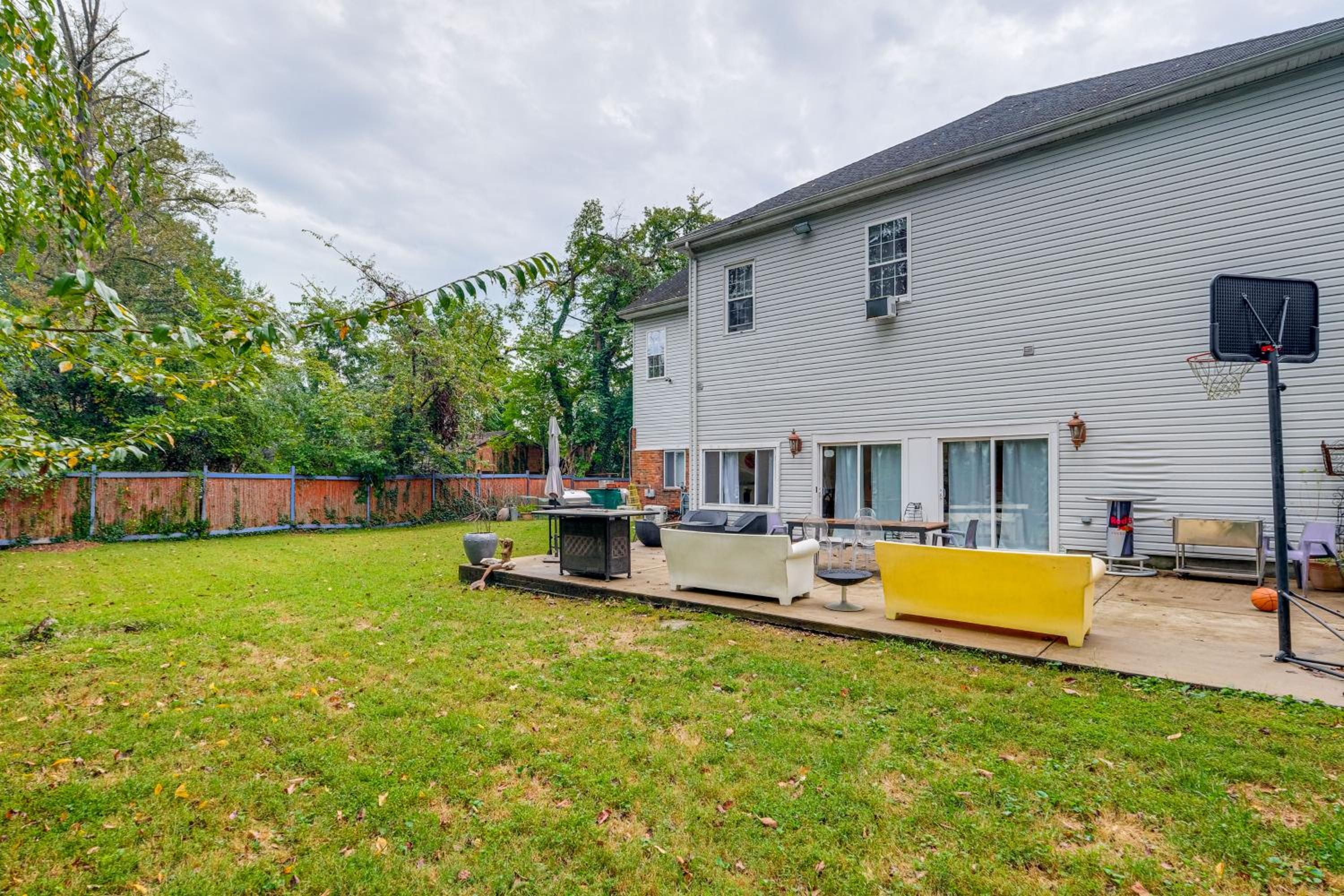 Stay Near DC! Group Getaway with Easy Metro Access