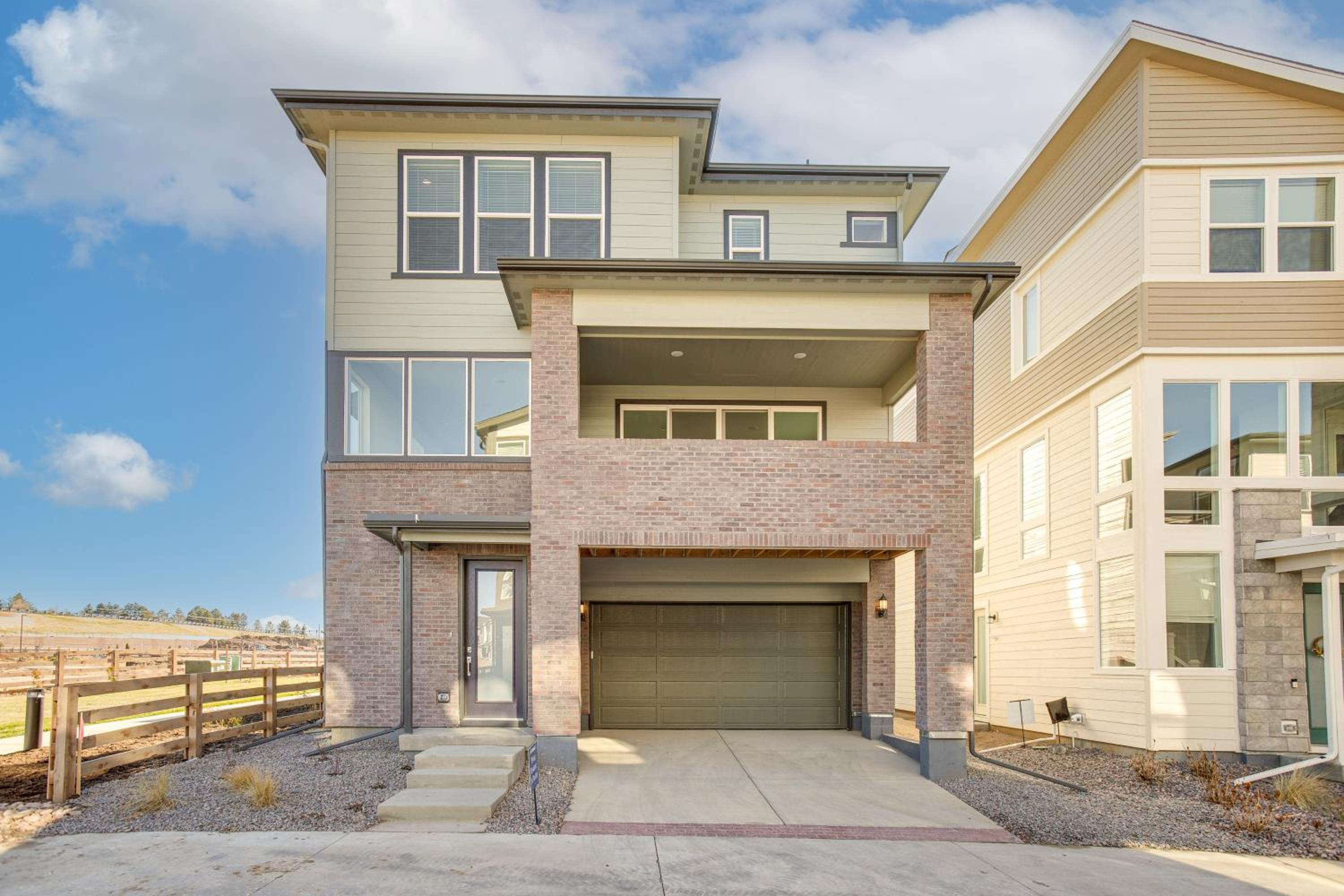 8 Mi to Denver Tech Center Business-Ready Retreat