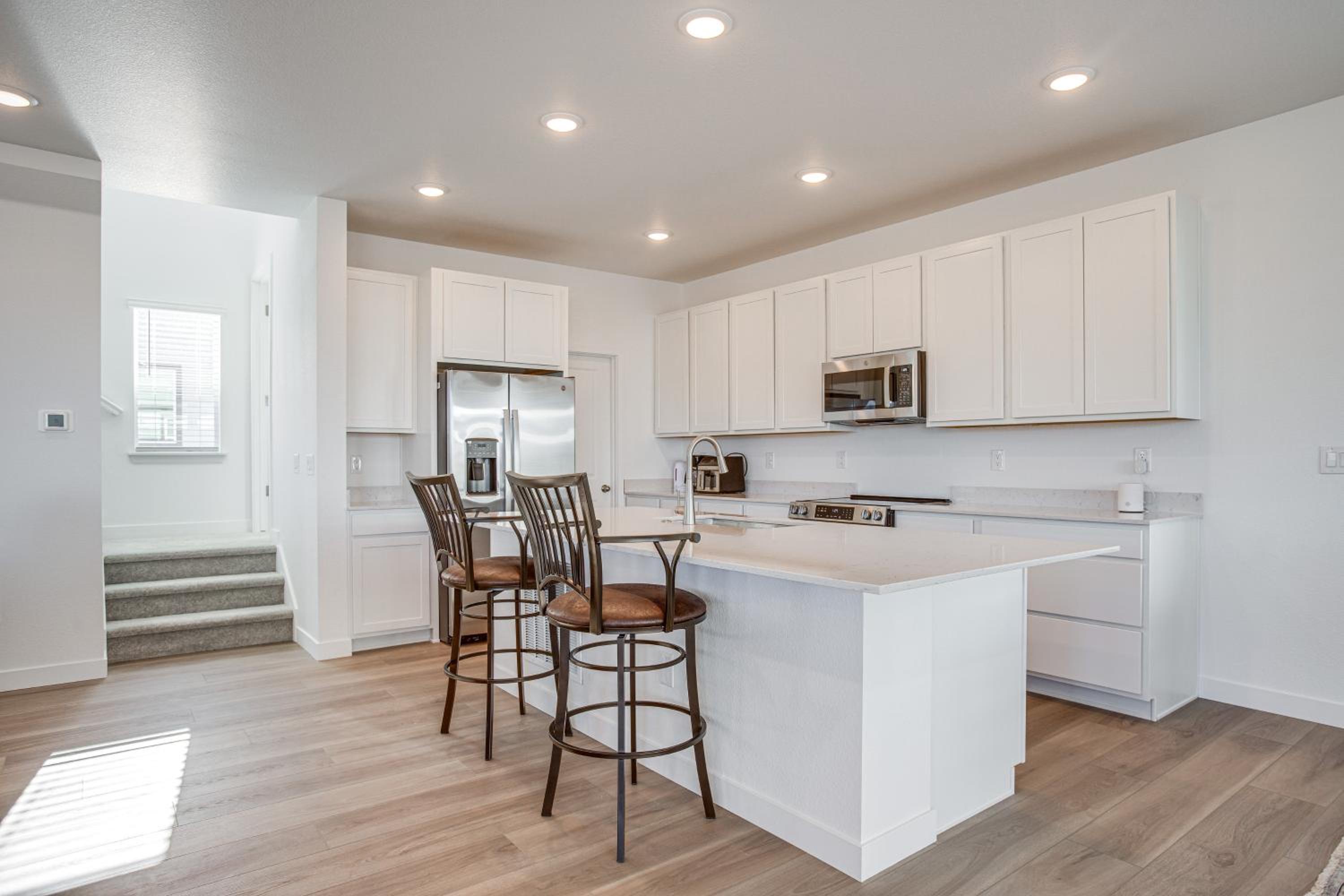 8 Mi to Denver Tech Center Business-Ready Retreat