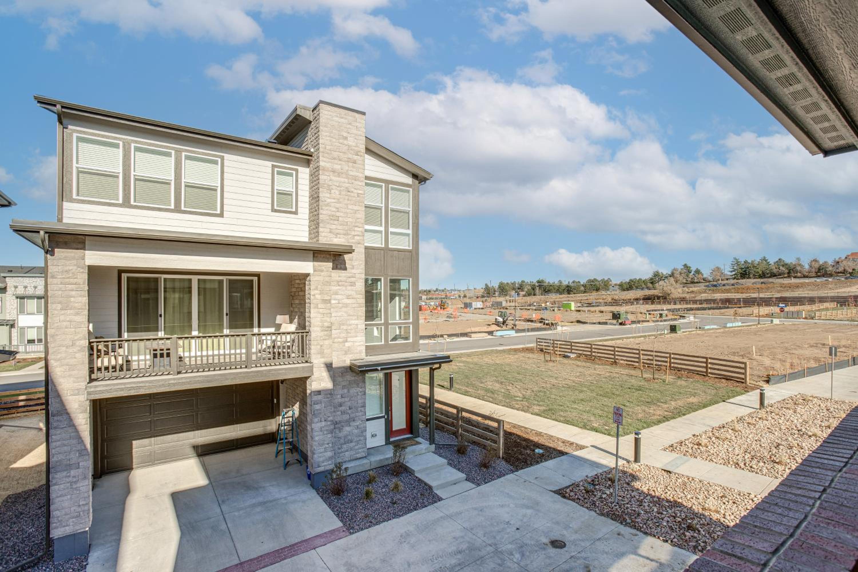 8 Mi to Denver Tech Center Business-Ready Retreat