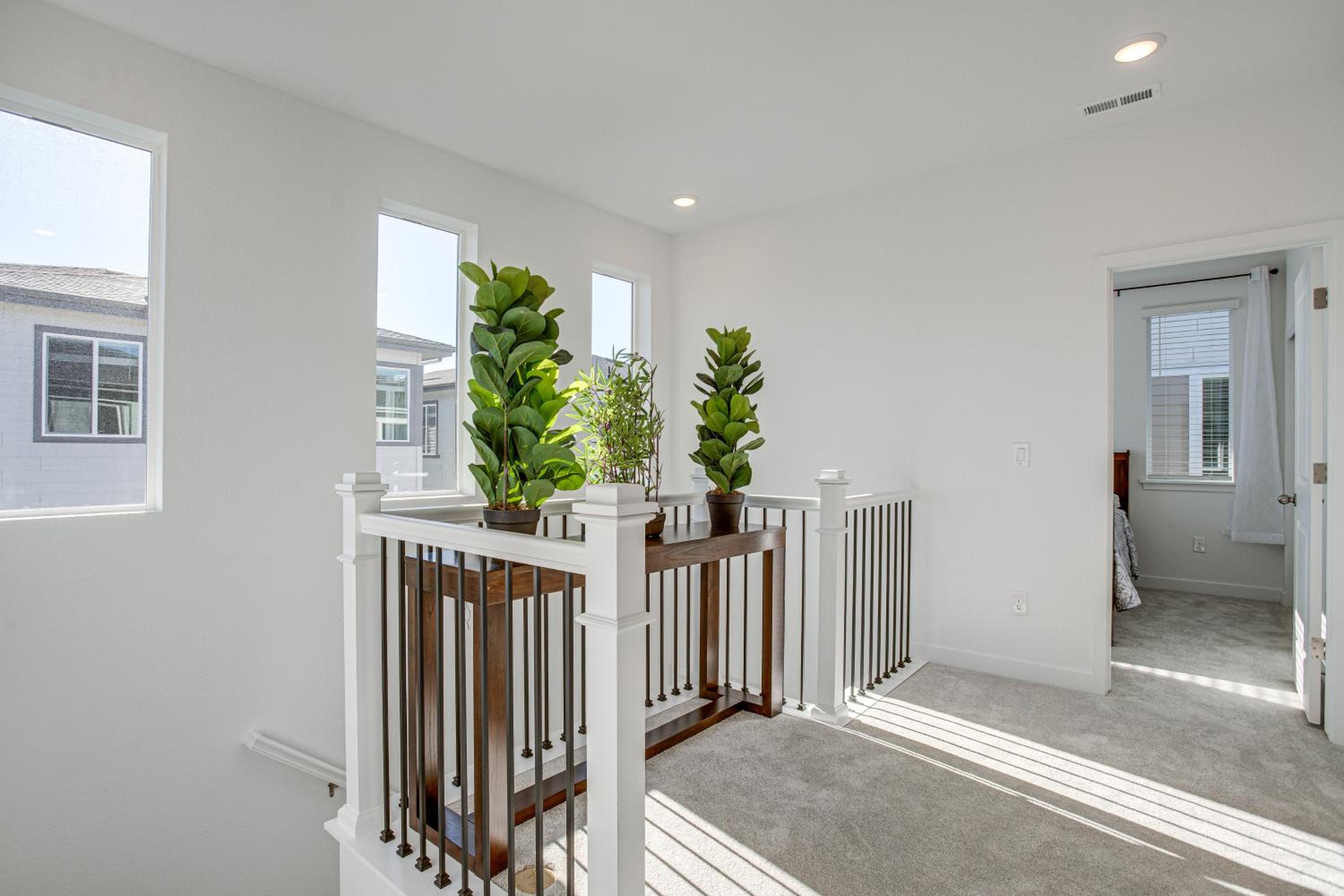 8 Mi to Denver Tech Center Business-Ready Retreat