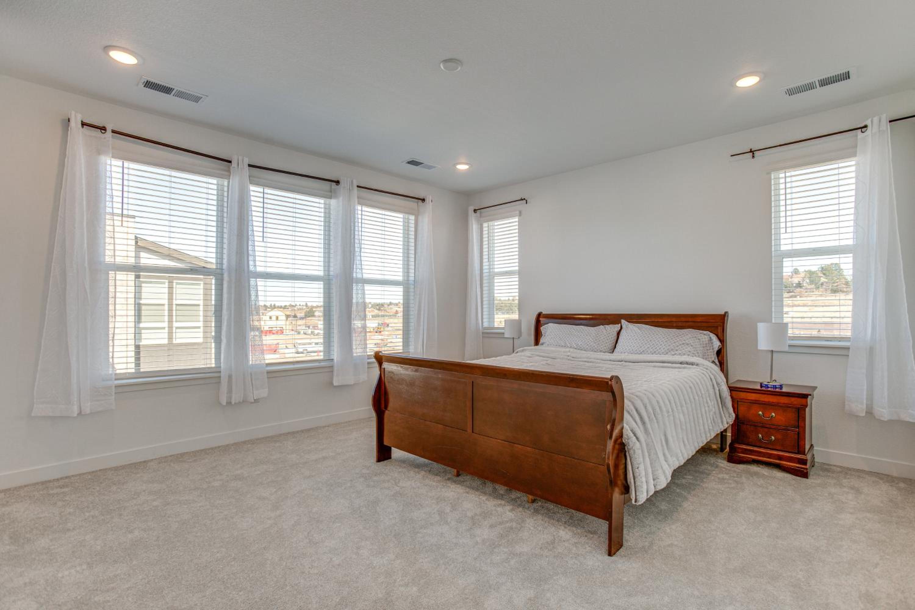 8 Mi to Denver Tech Center Business-Ready Retreat