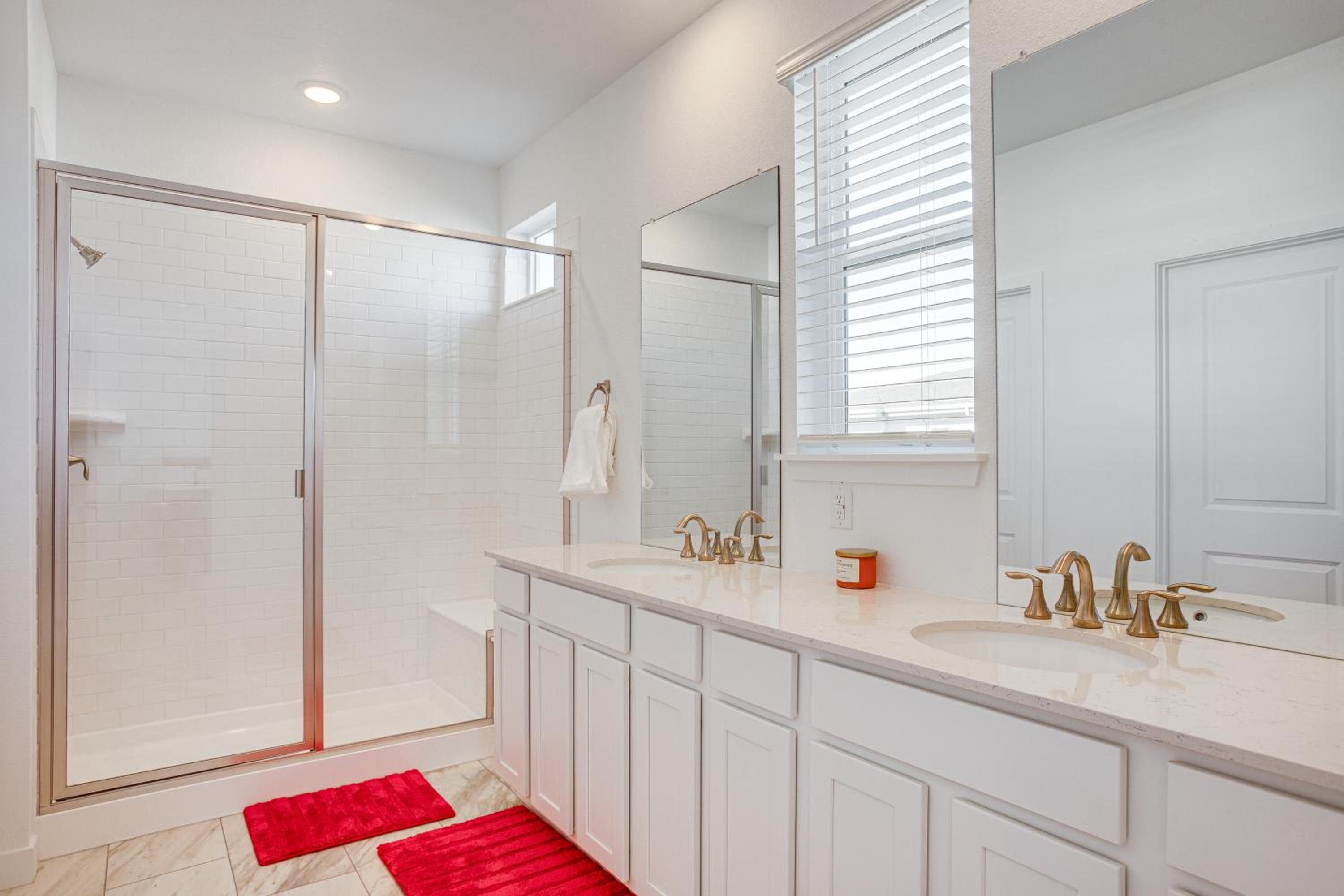 8 Mi to Denver Tech Center Business-Ready Retreat