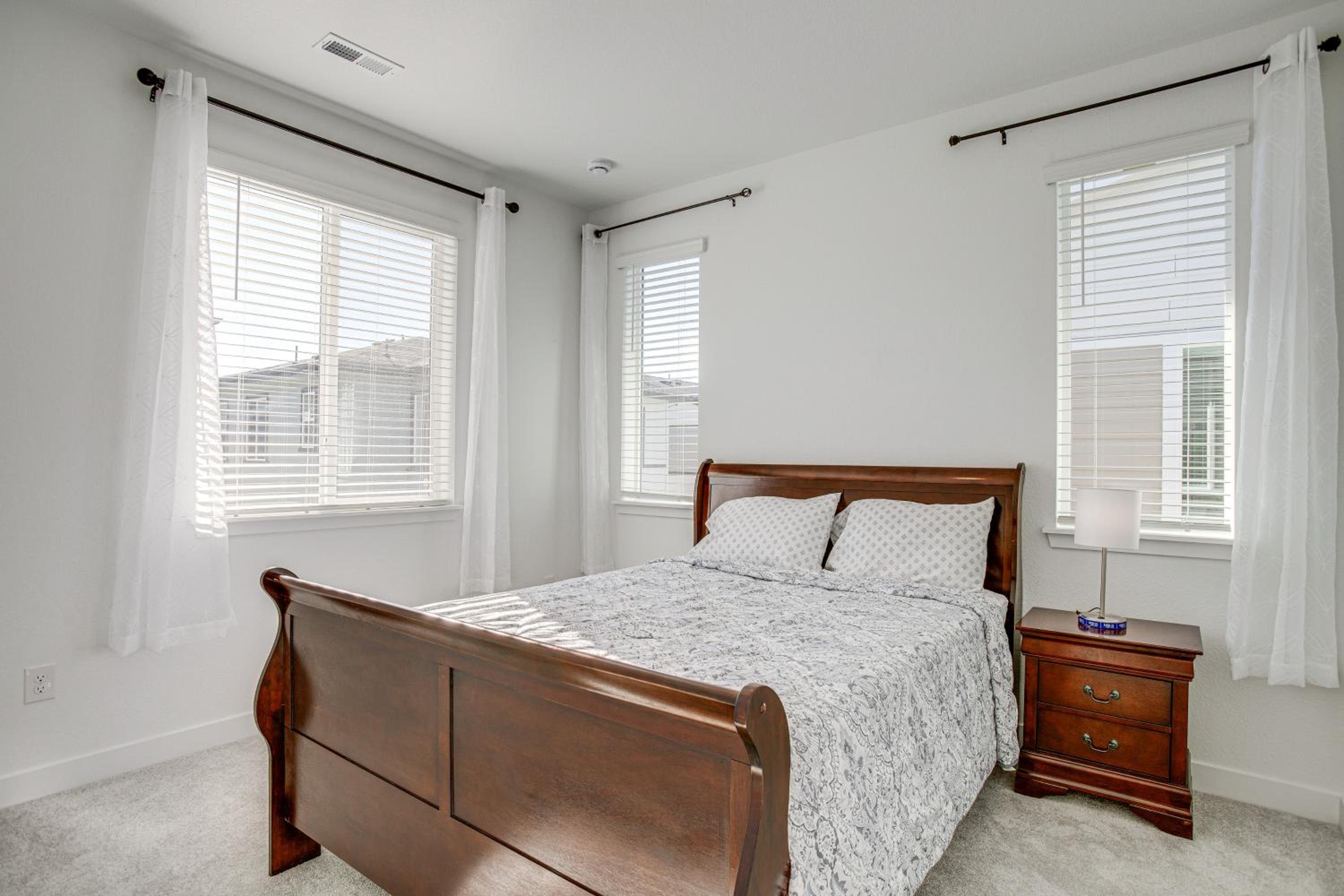 8 Mi to Denver Tech Center Business-Ready Retreat