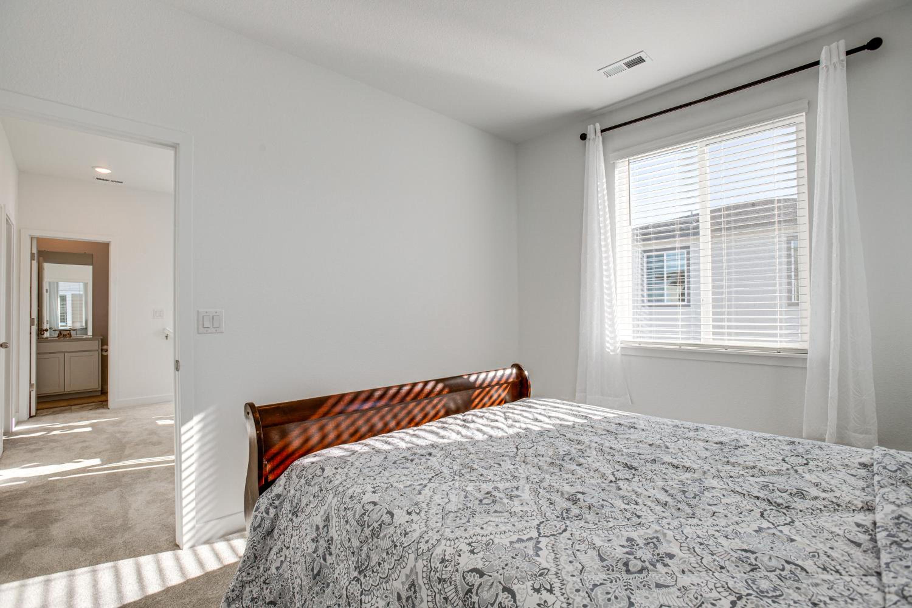 8 Mi to Denver Tech Center Business-Ready Retreat