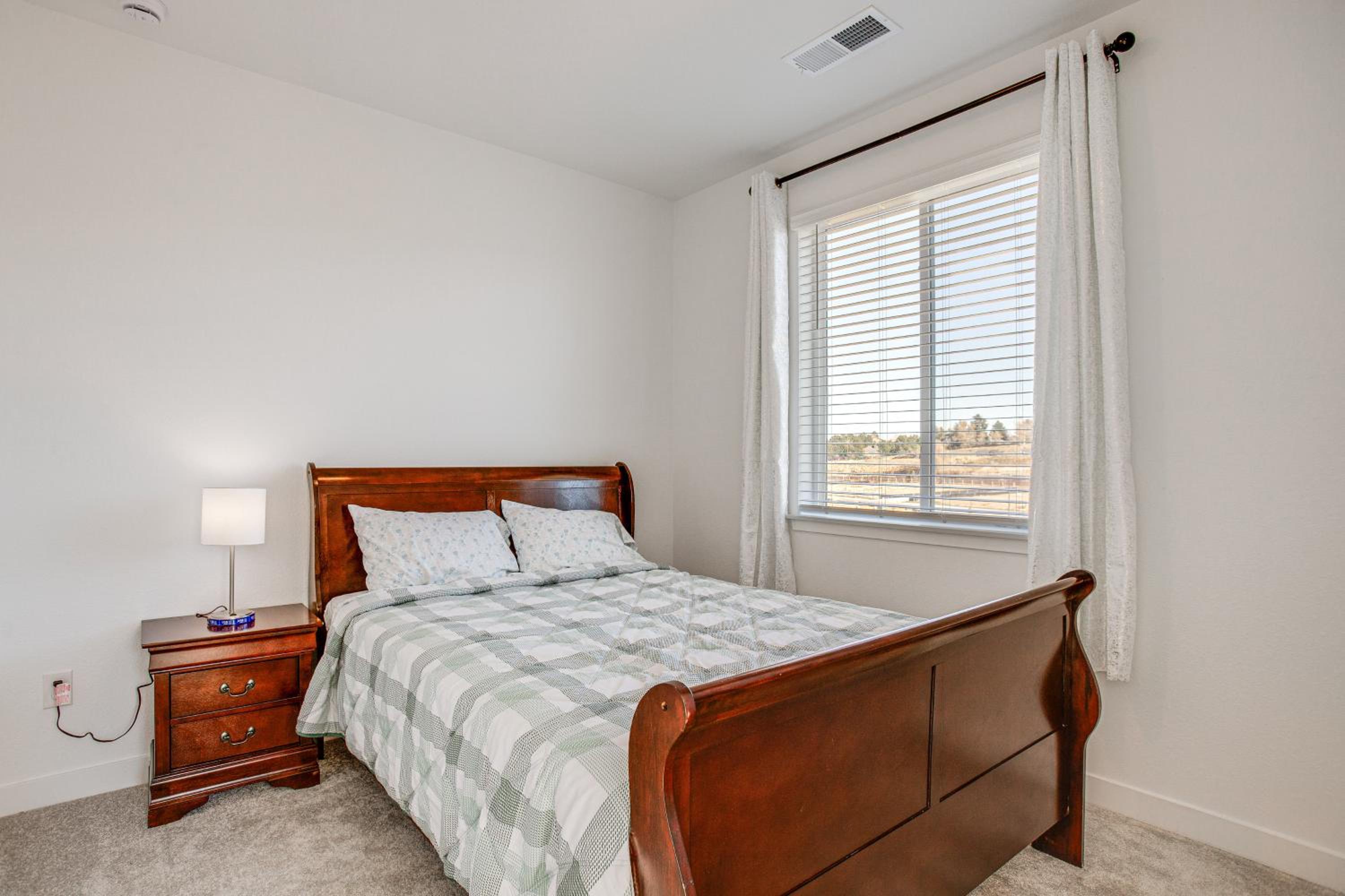 8 Mi to Denver Tech Center Business-Ready Retreat
