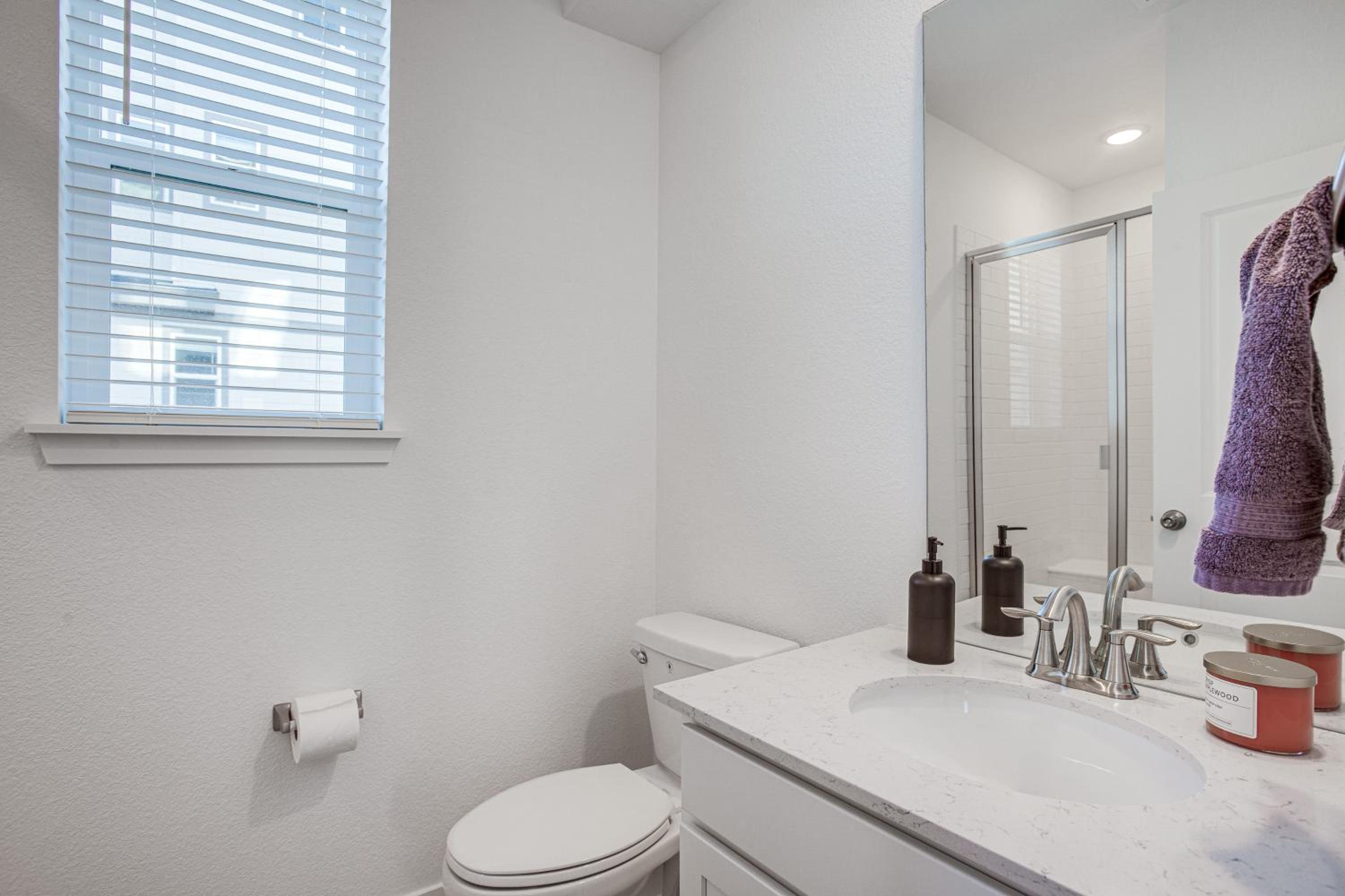 8 Mi to Denver Tech Center Business-Ready Retreat