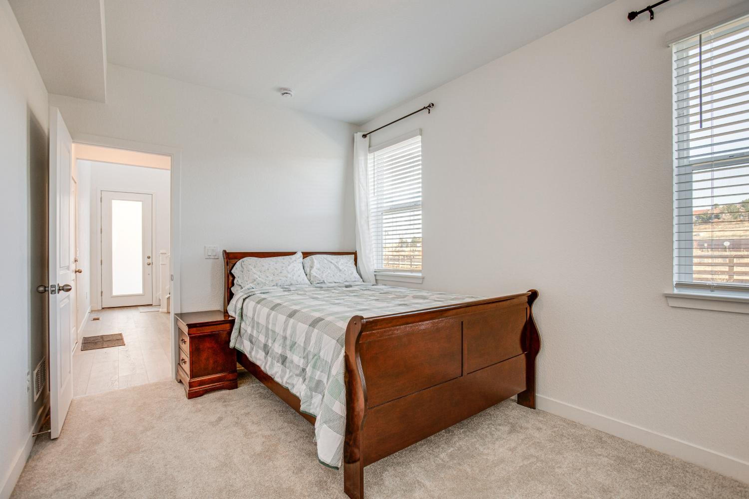 8 Mi to Denver Tech Center Business-Ready Retreat