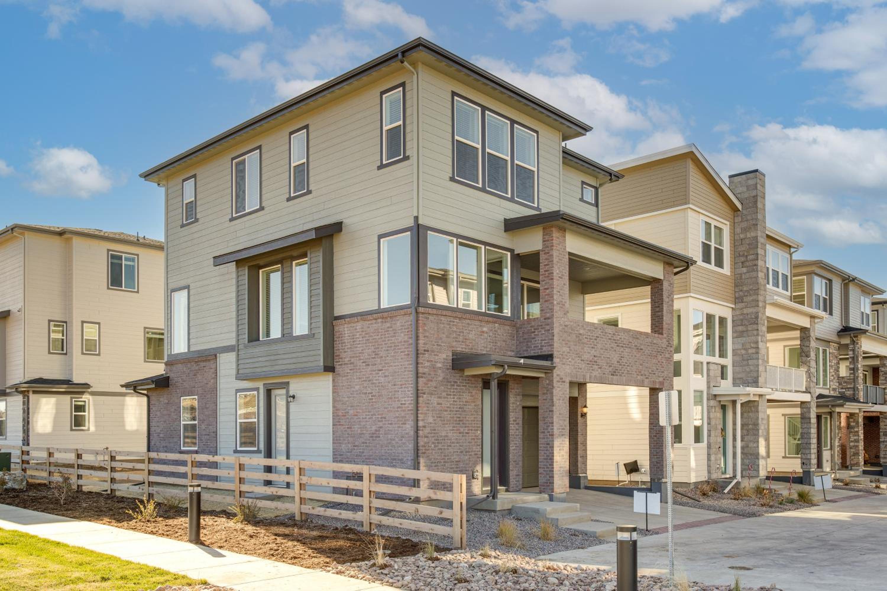 8 Mi to Denver Tech Center Business-Ready Retreat