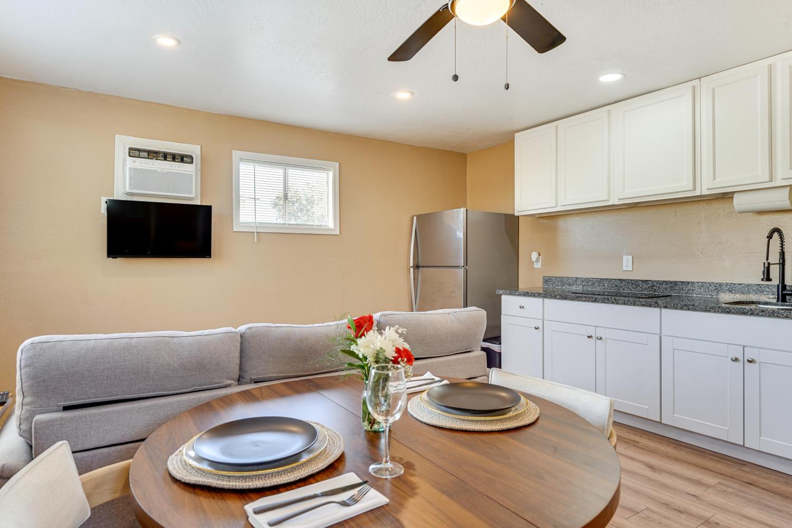 3 Mi to Lookout Mtn! Gem with Fire Pit and Fenced Yard