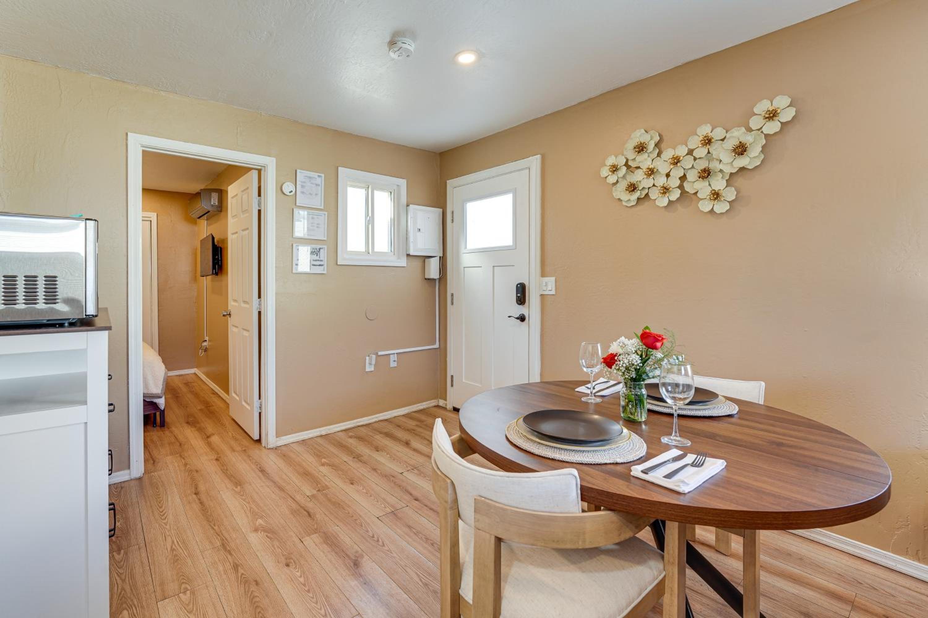 3 Mi to Lookout Mtn! Gem with Fire Pit and Fenced Yard