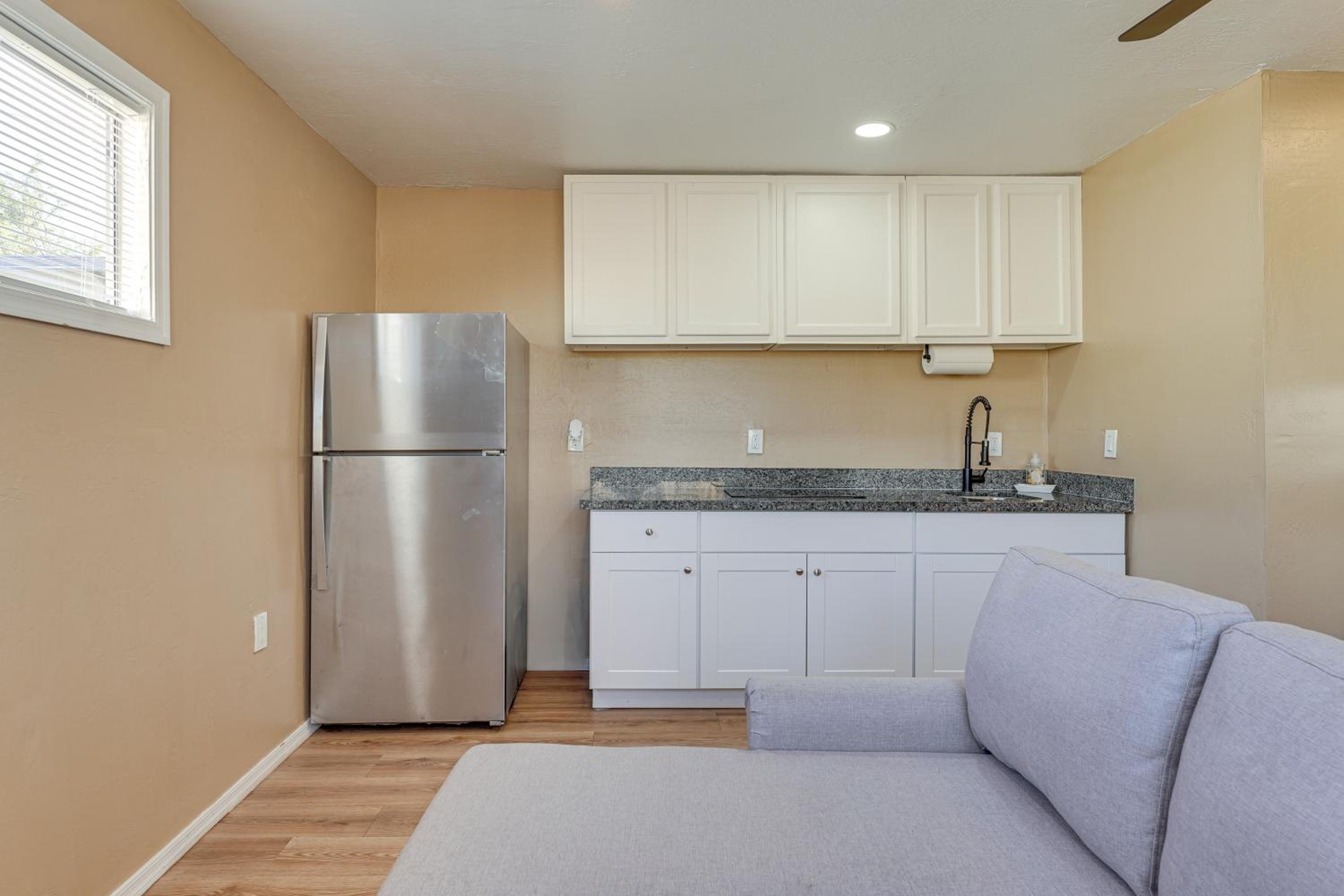 3 Mi to Lookout Mtn! Gem with Fire Pit and Fenced Yard