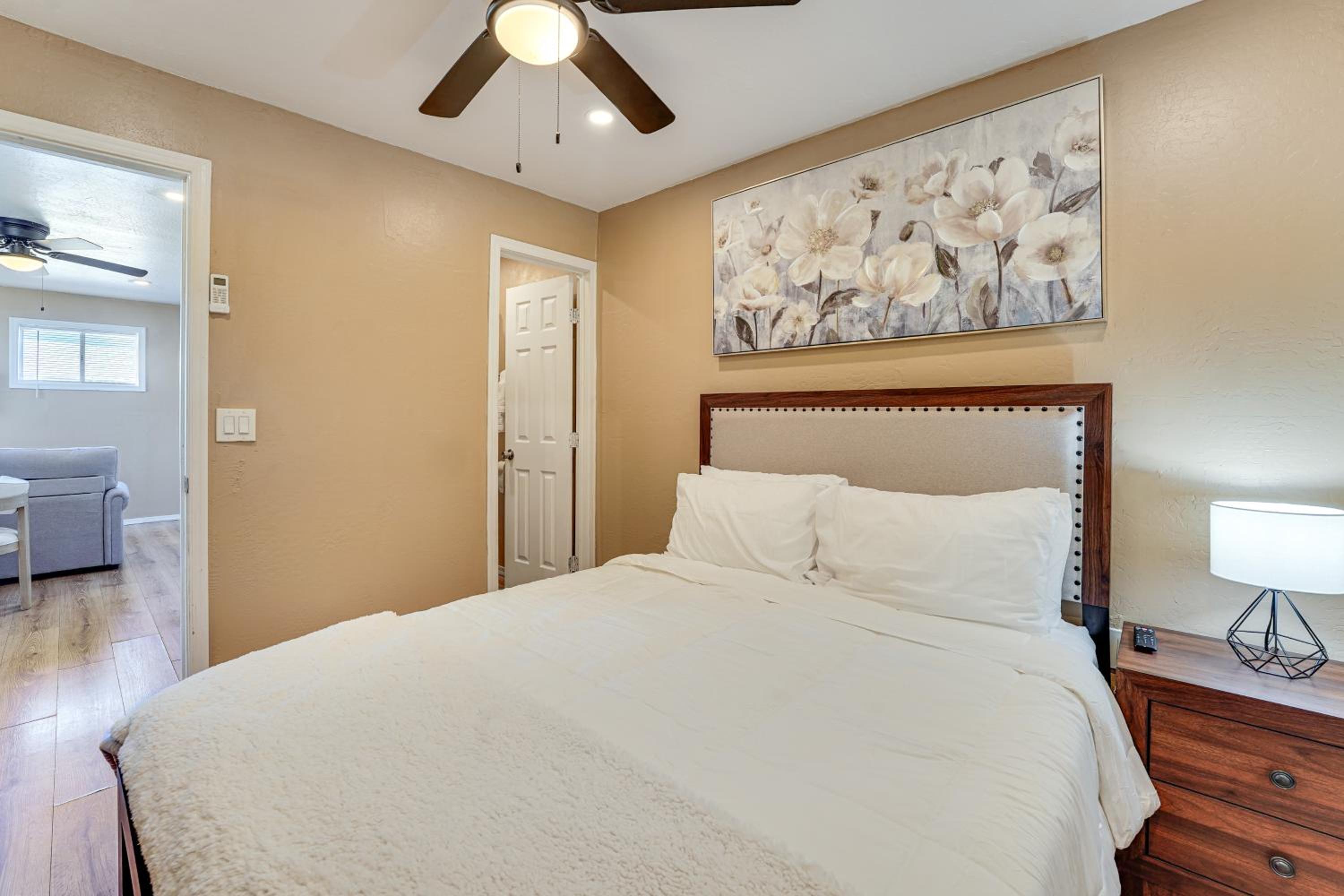 3 Mi to Lookout Mtn! Gem with Fire Pit and Fenced Yard