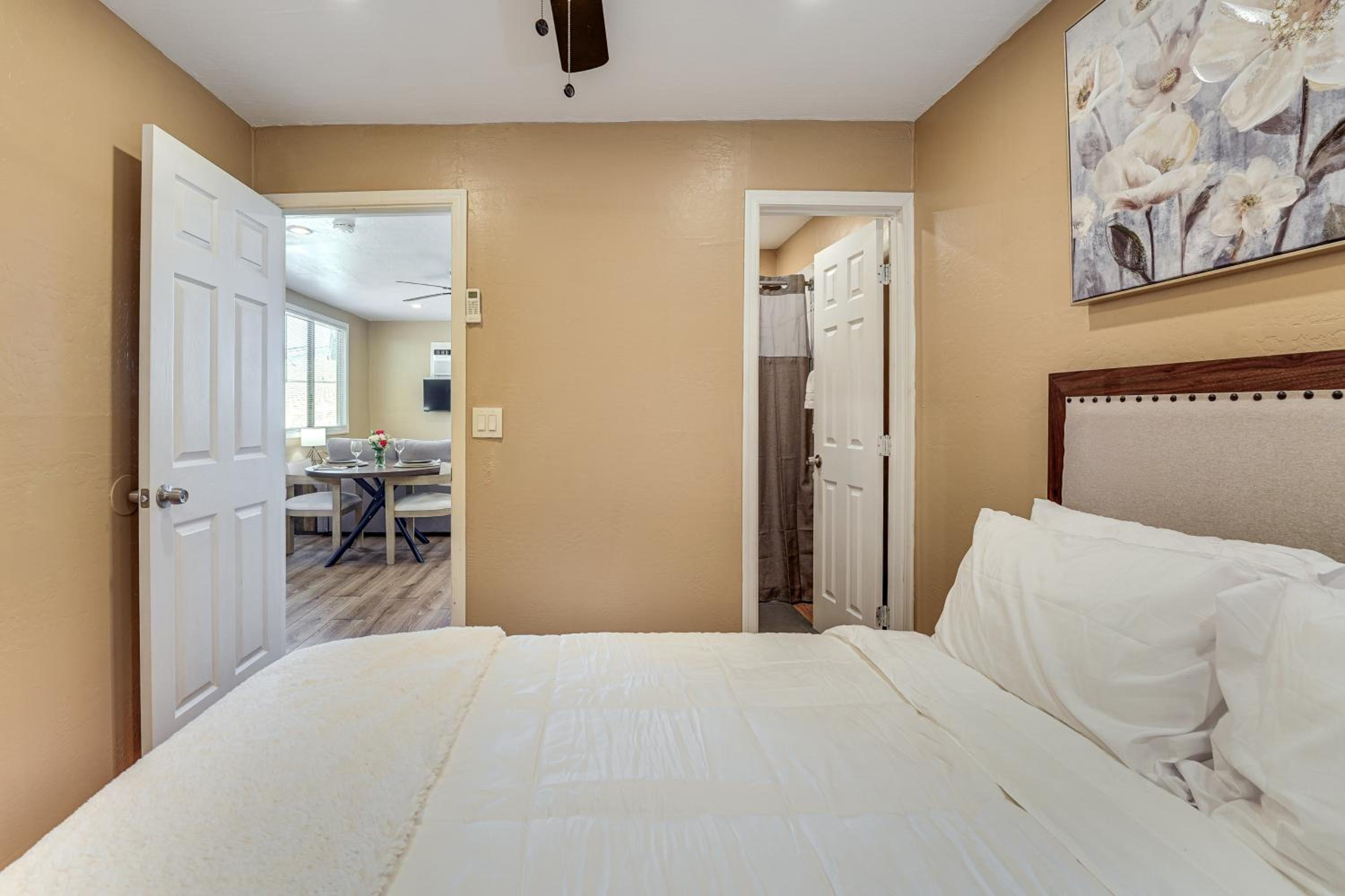 3 Mi to Lookout Mtn! Gem with Fire Pit and Fenced Yard