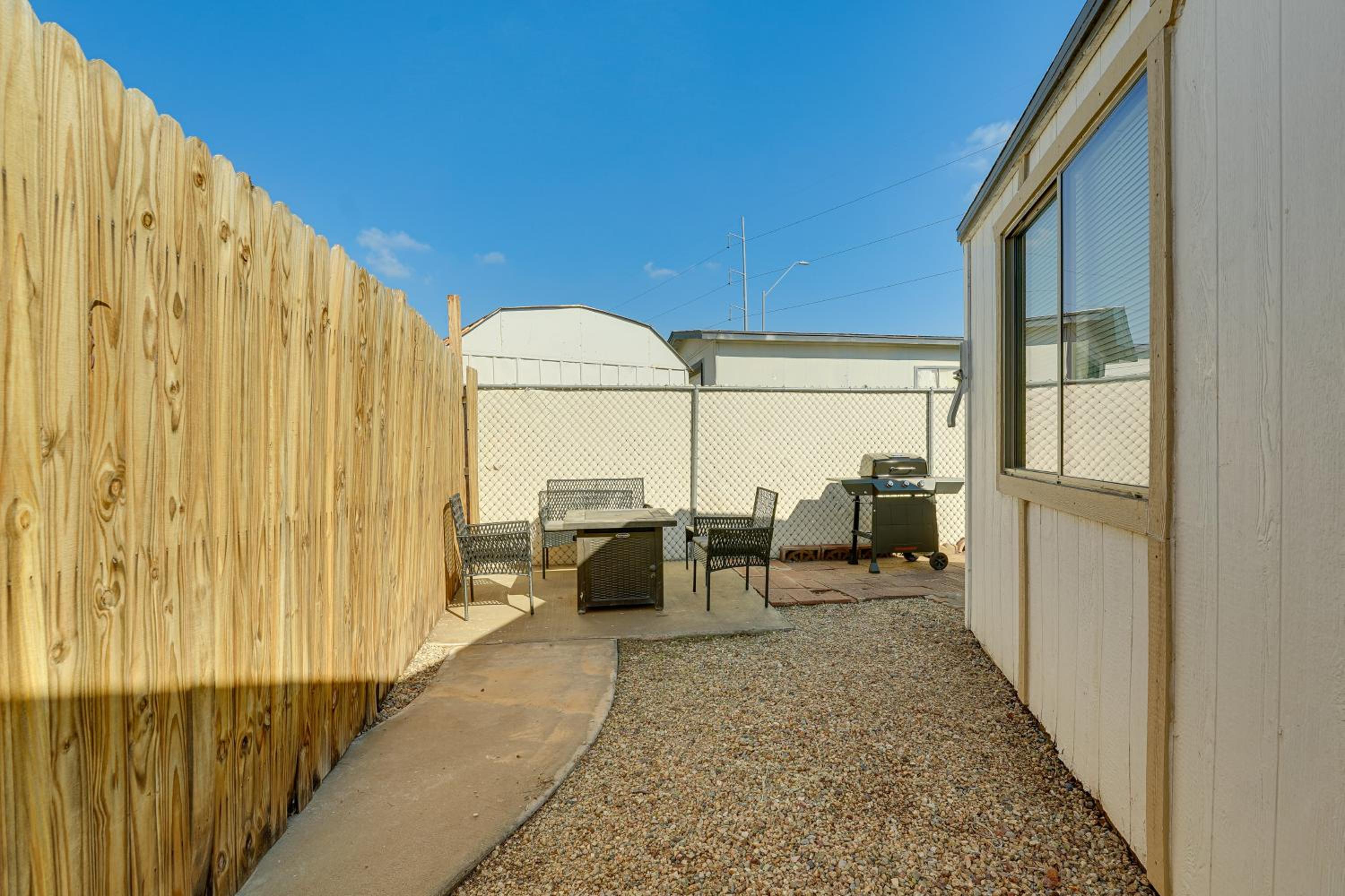 3 Mi to Lookout Mtn! Gem with Fire Pit and Fenced Yard
