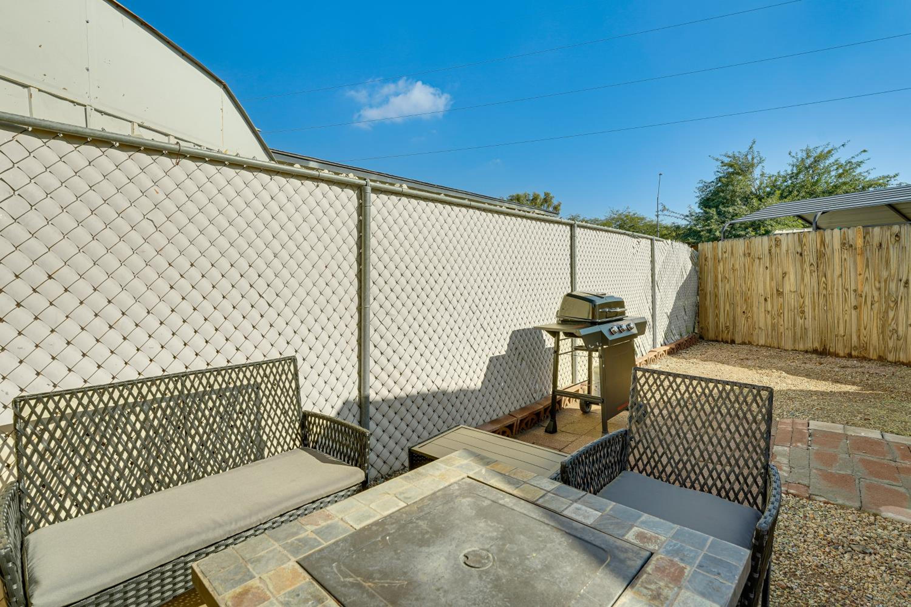 3 Mi to Lookout Mtn! Gem with Fire Pit and Fenced Yard