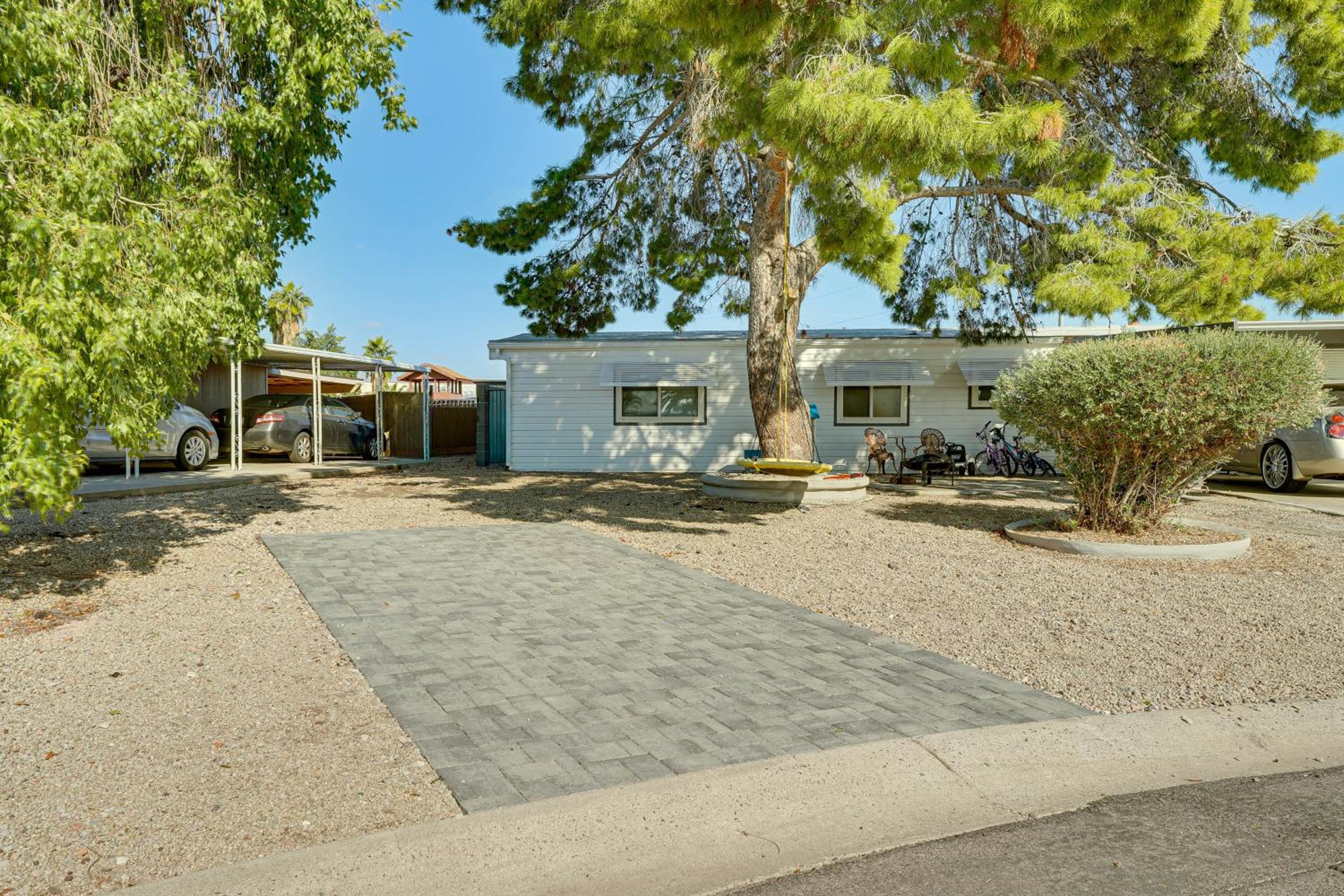 3 Mi to Lookout Mtn! Gem with Fire Pit and Fenced Yard