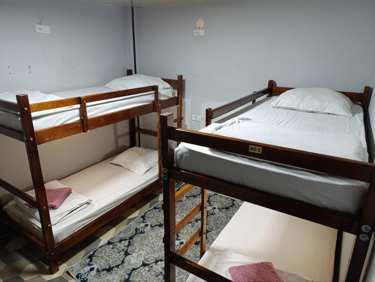 Caravan Hostel Near Airport