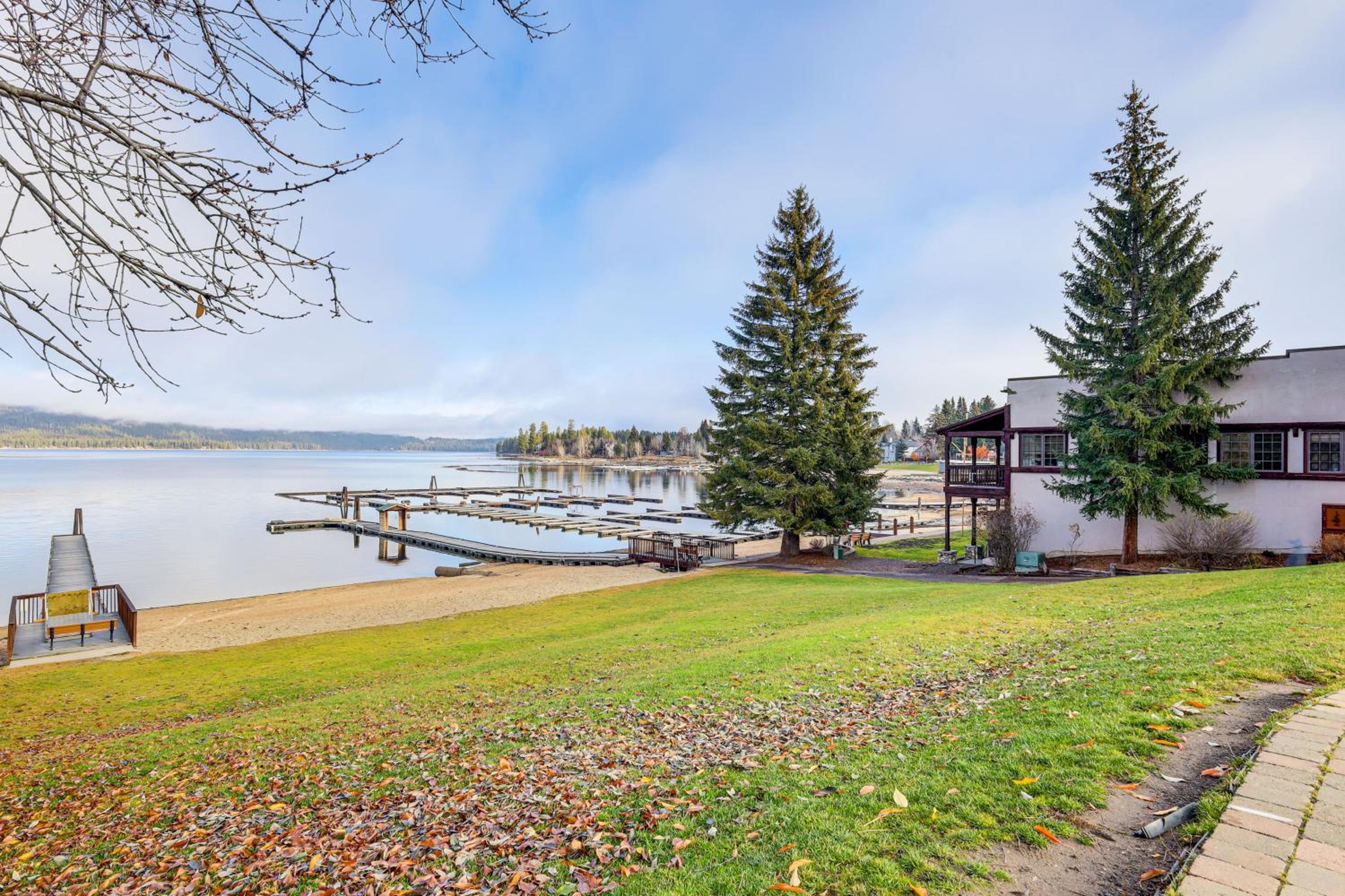 Walkable Condo in Dtwn McCall! Lake View and Balcony