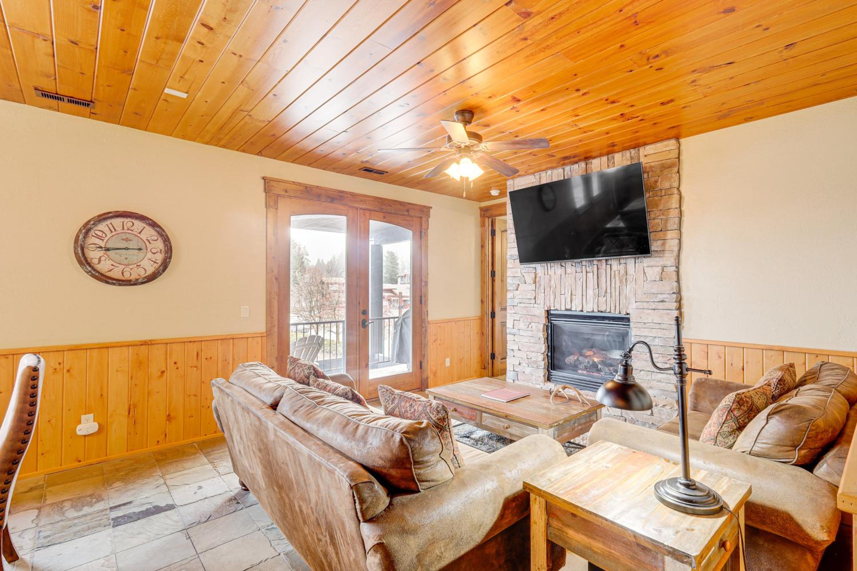Walkable Condo in Dtwn McCall! Lake View and Balcony