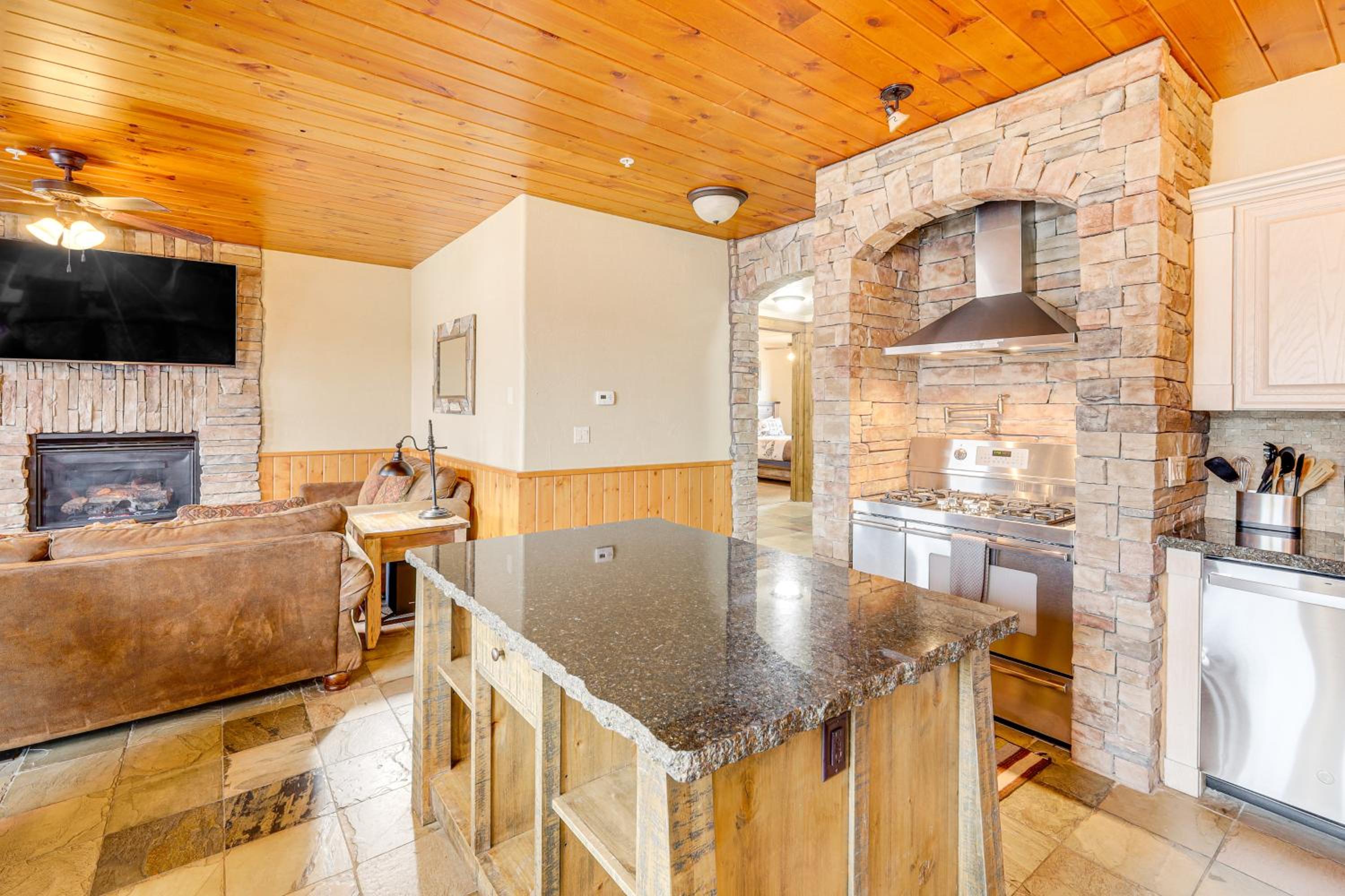 Walkable Condo in Dtwn McCall! Lake View and Balcony
