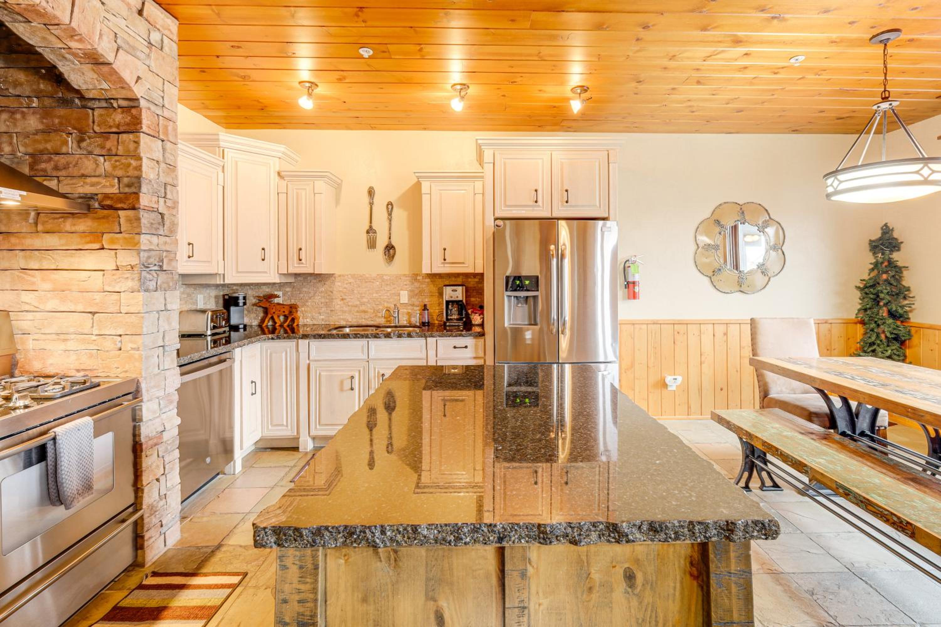 Walkable Condo in Dtwn McCall! Lake View and Balcony