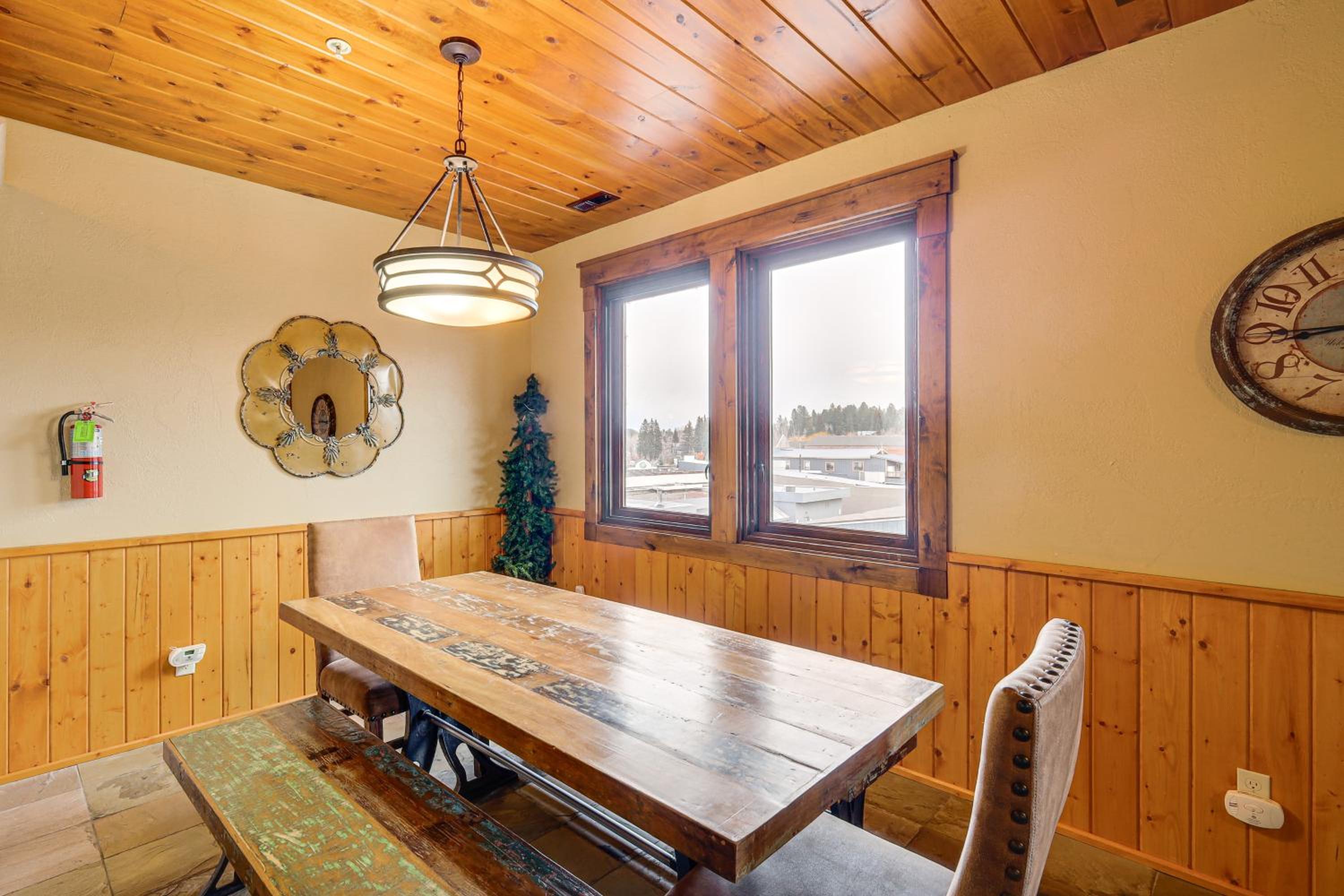 Walkable Condo in Dtwn McCall! Lake View and Balcony