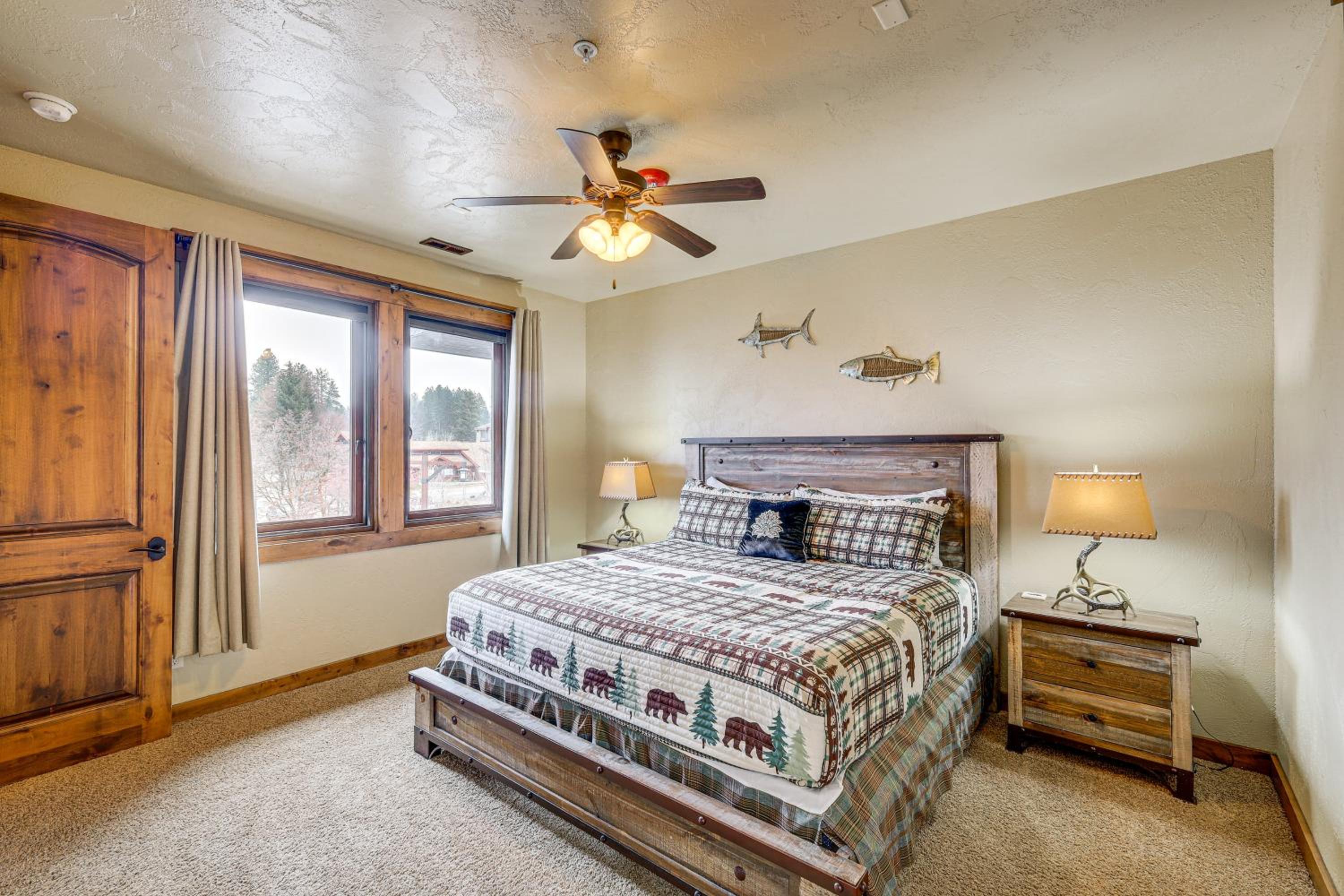 Walkable Condo in Dtwn McCall! Lake View and Balcony