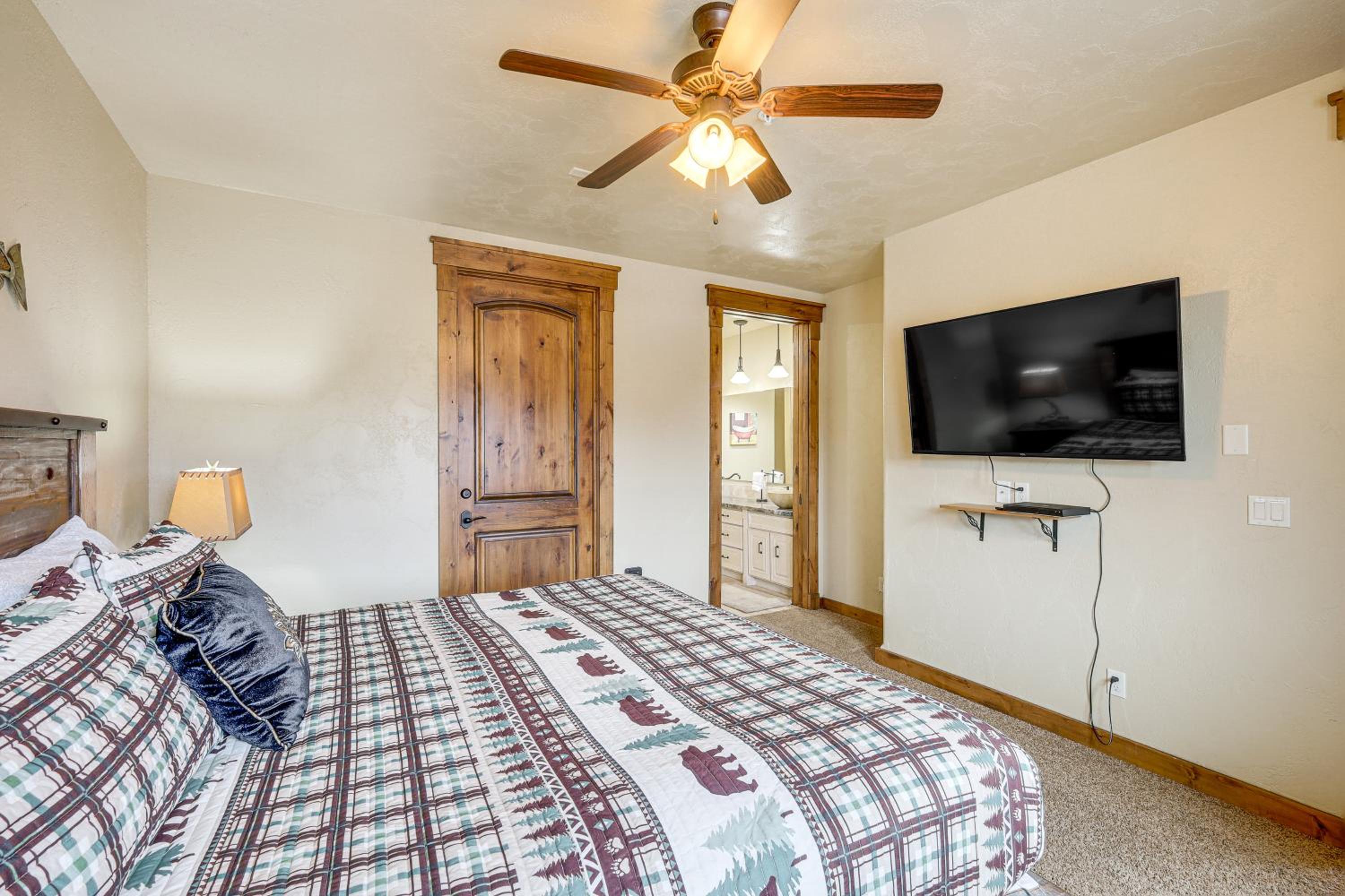 Walkable Condo in Dtwn McCall! Lake View and Balcony