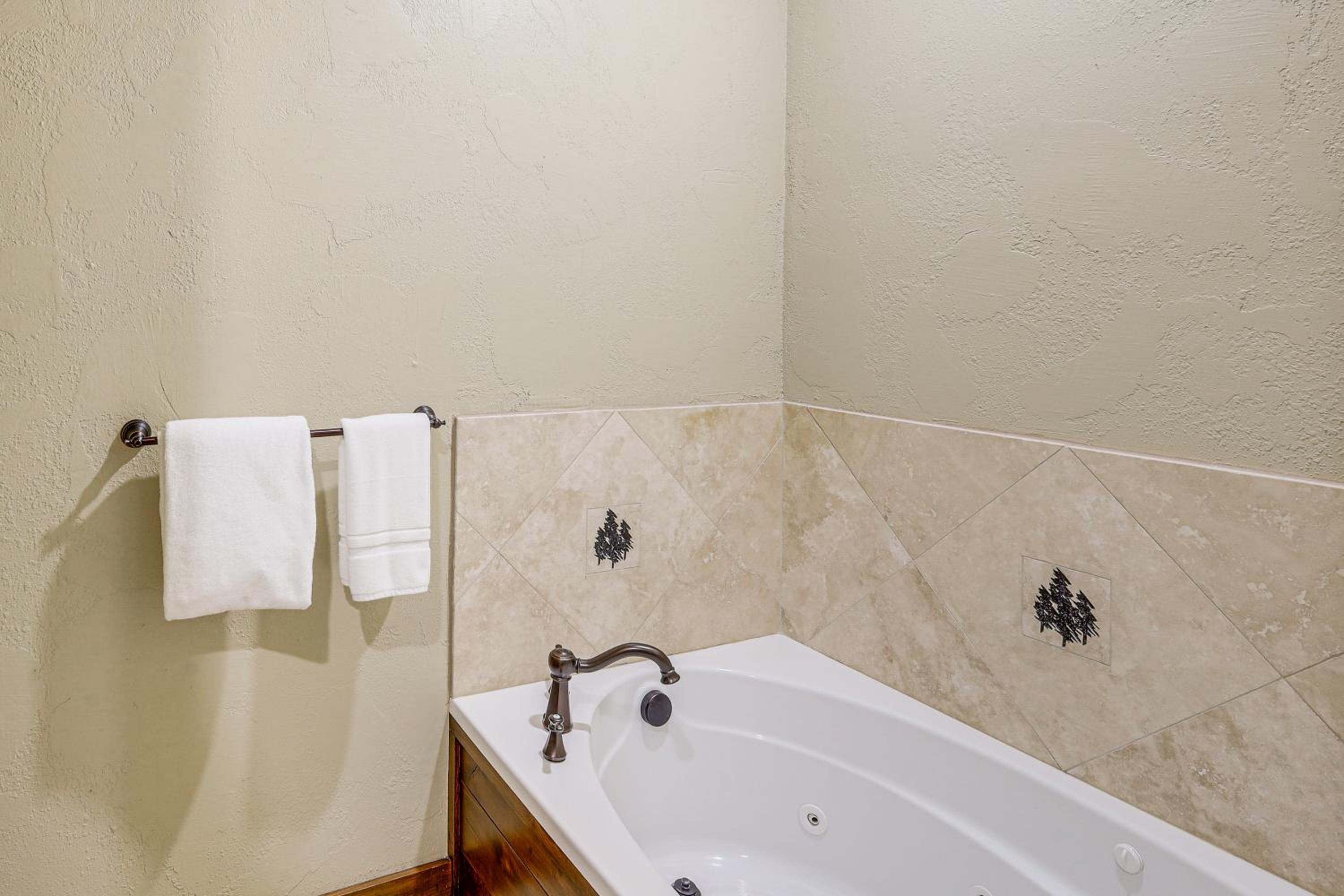 Walkable Condo in Dtwn McCall! Lake View and Balcony