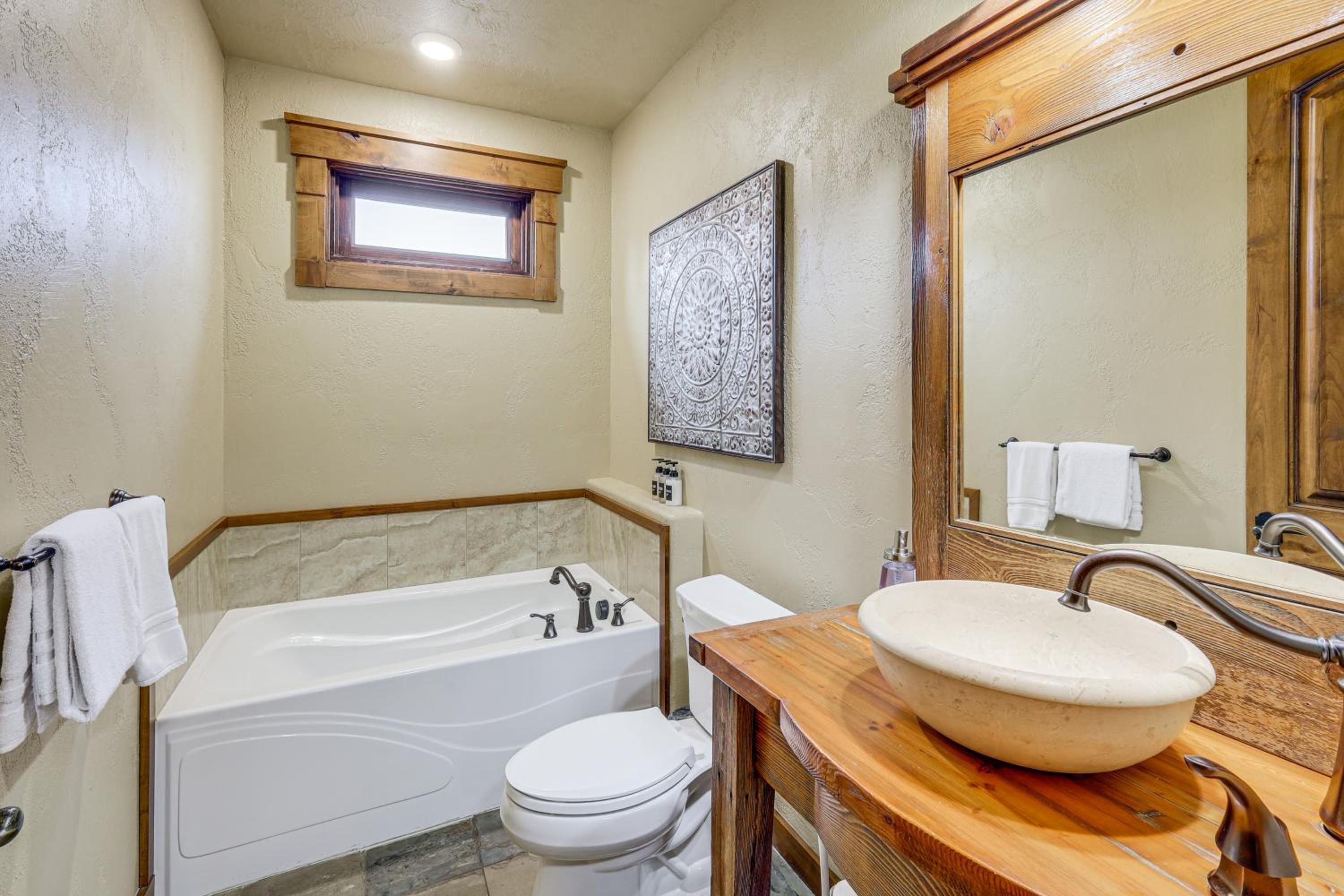 Walkable Condo in Dtwn McCall! Lake View and Balcony