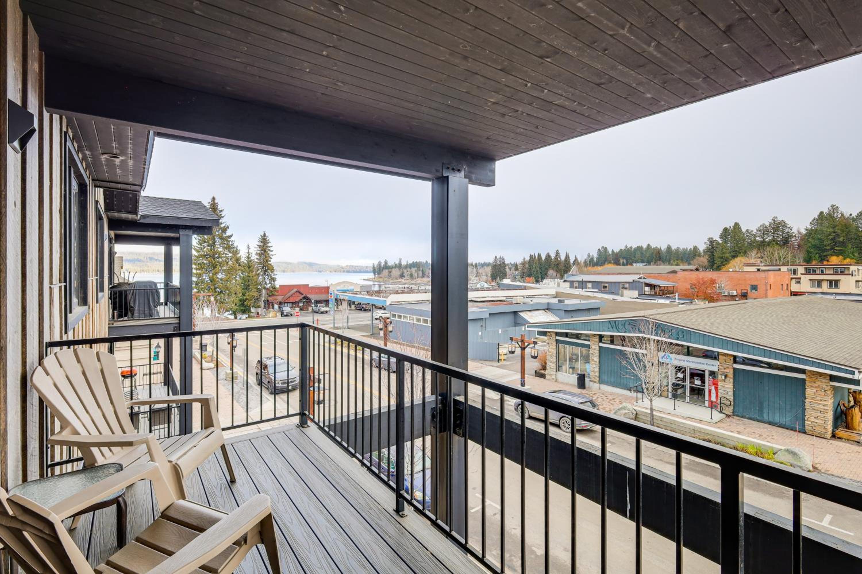 Walkable Condo in Dtwn McCall! Lake View and Balcony