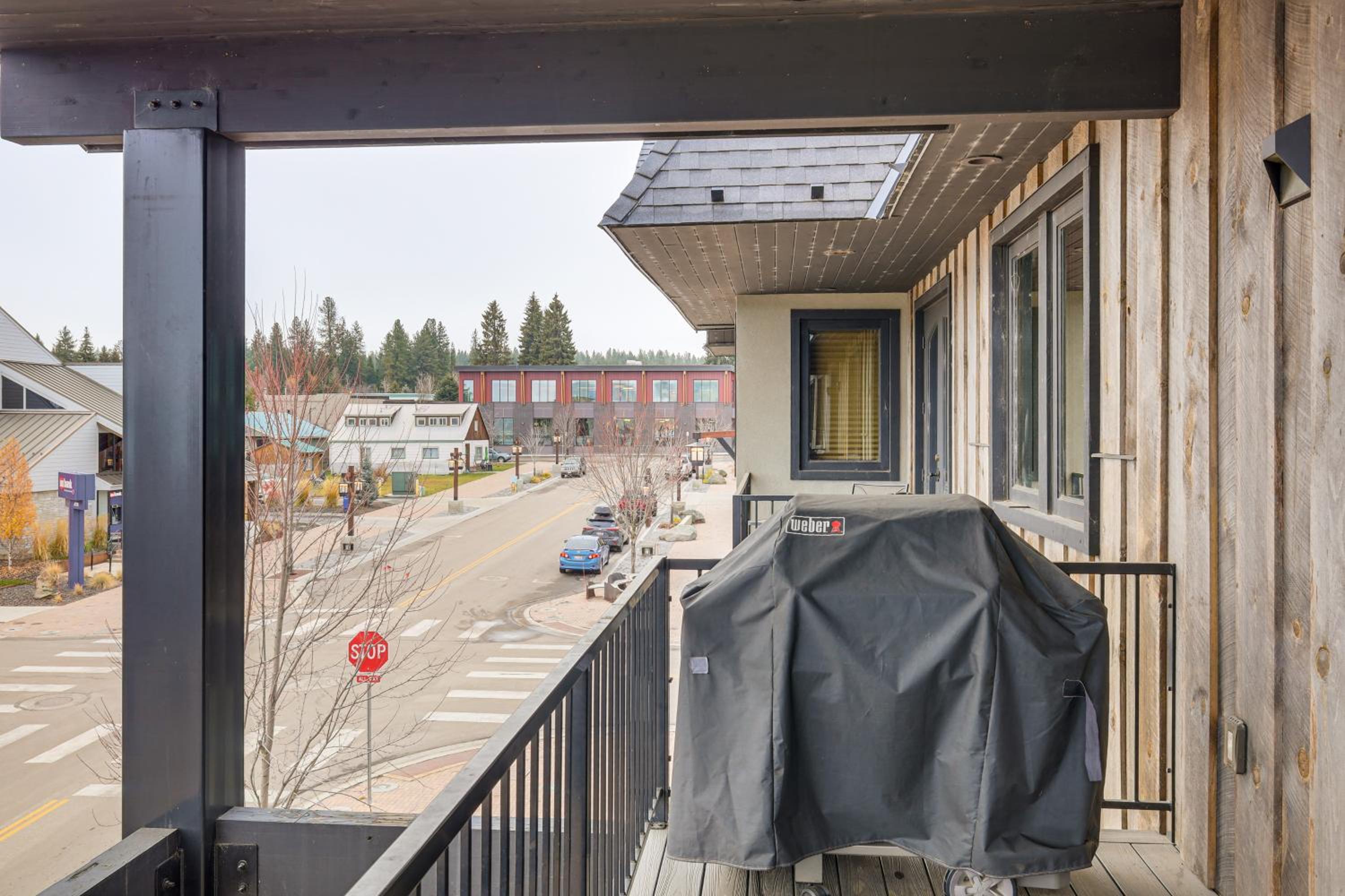 Walkable Condo in Dtwn McCall! Lake View and Balcony