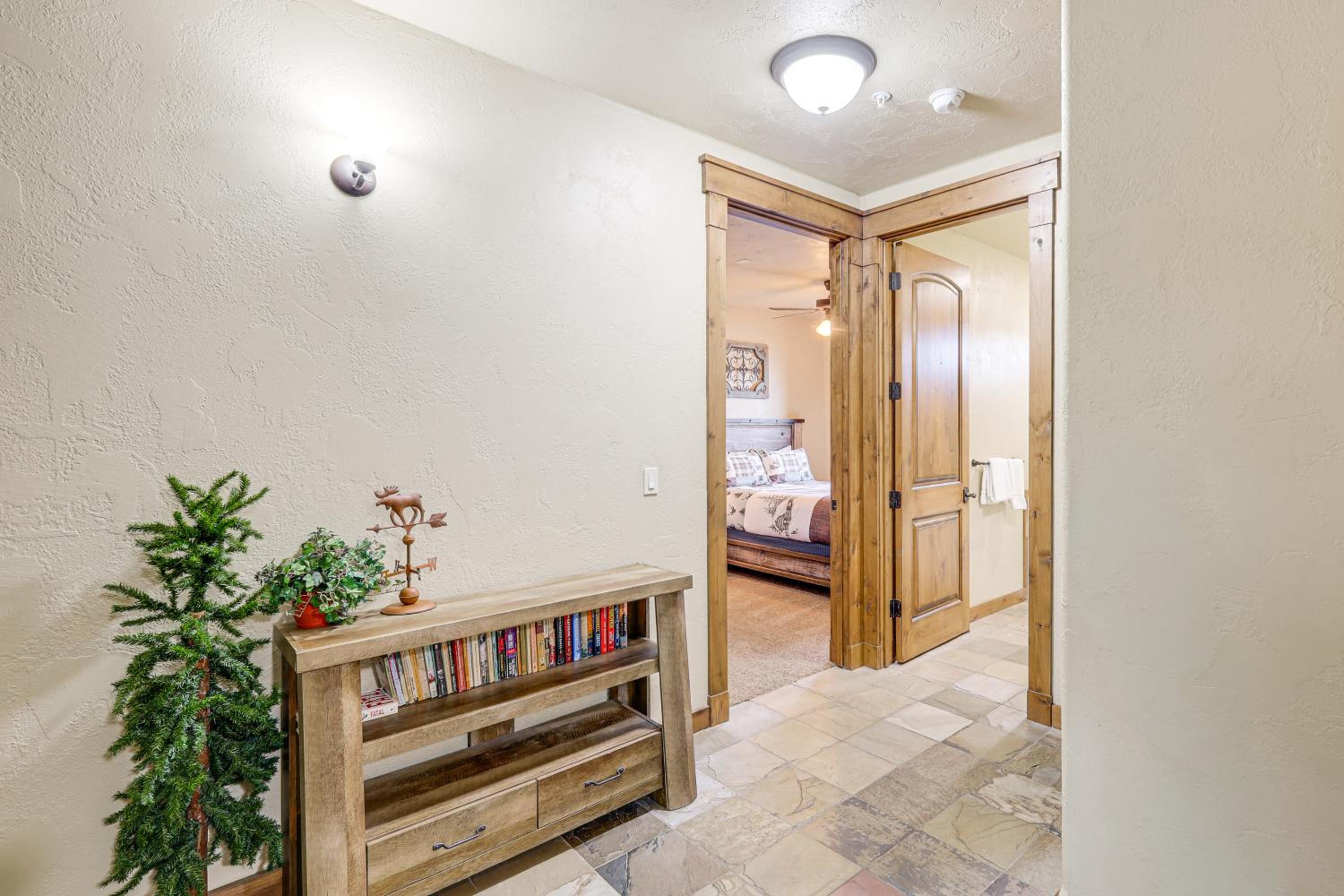 Walkable Condo in Dtwn McCall! Lake View and Balcony