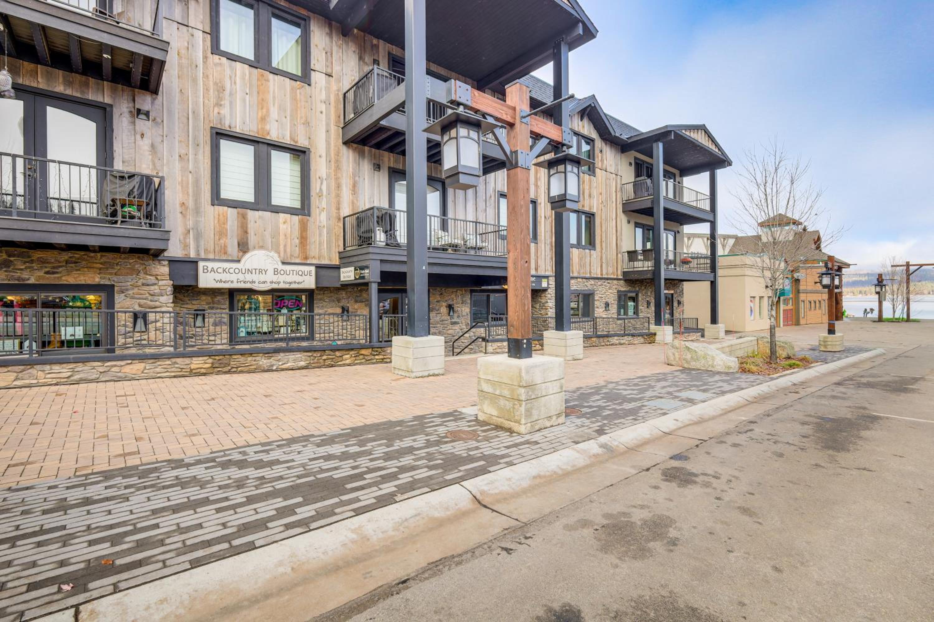 Walkable Condo in Dtwn McCall! Lake View and Balcony