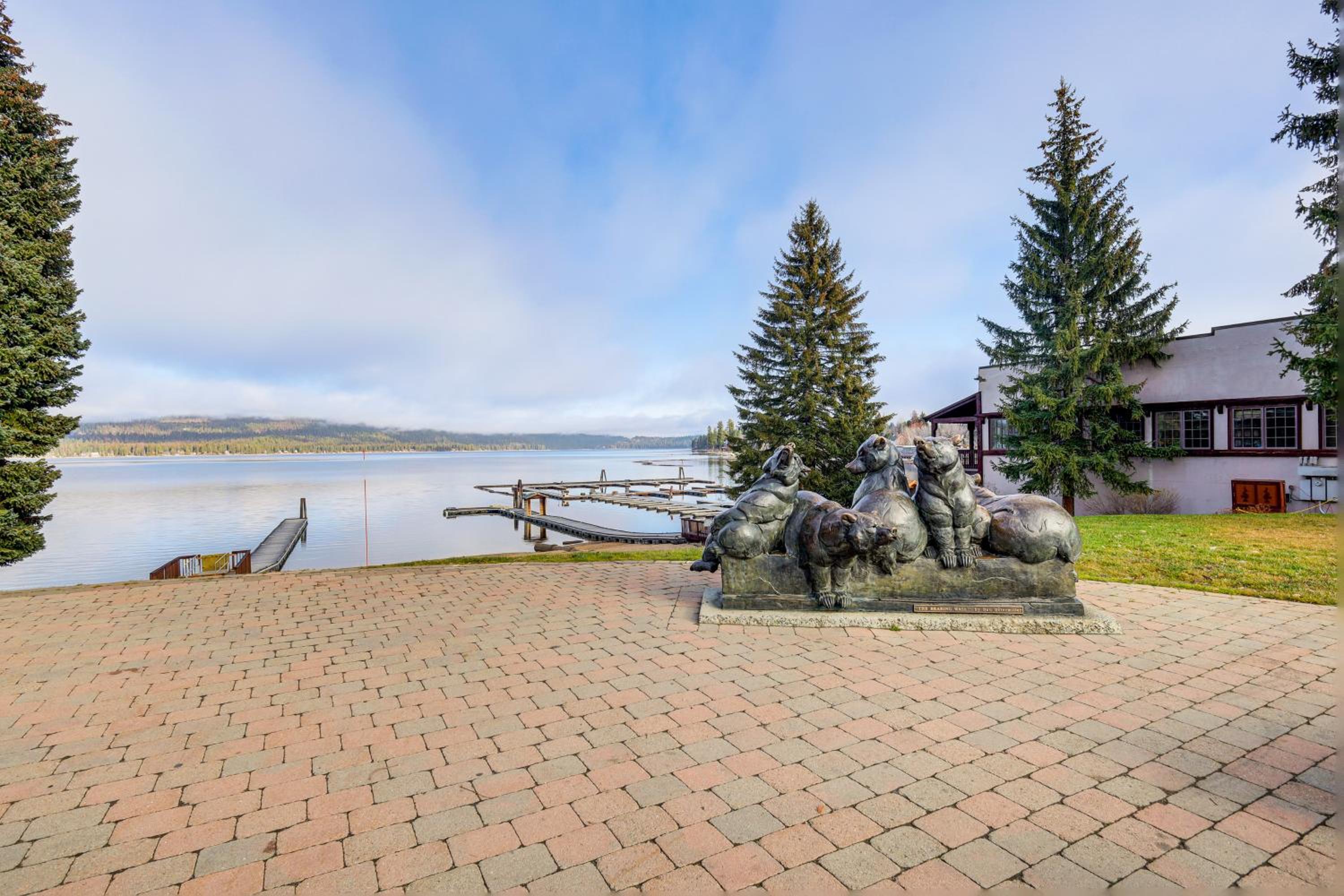 Walkable Condo in Dtwn McCall! Lake View and Balcony