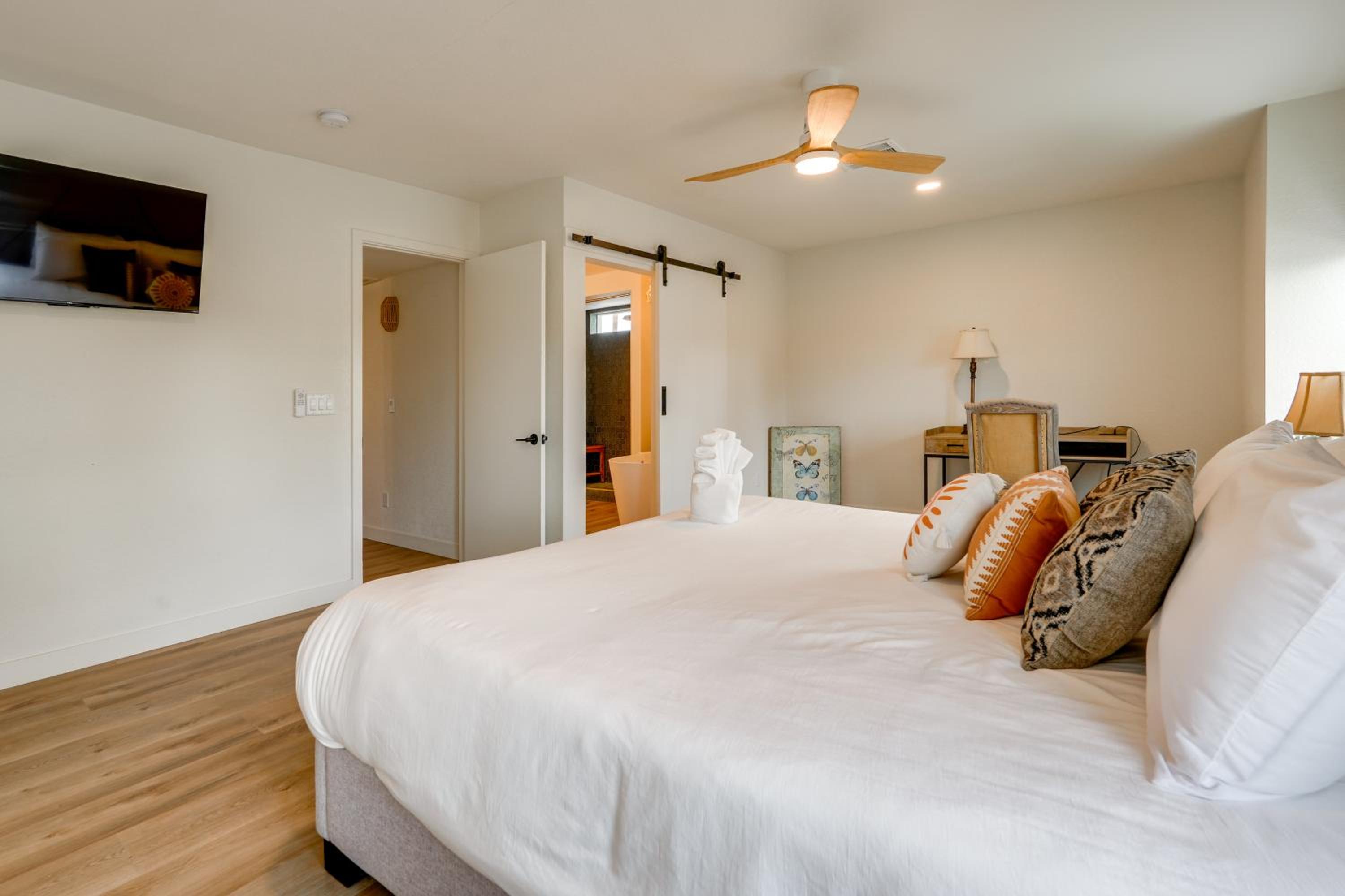 2 Mi to Dtwn Gorgeous Gilbert Gem with Private Yard