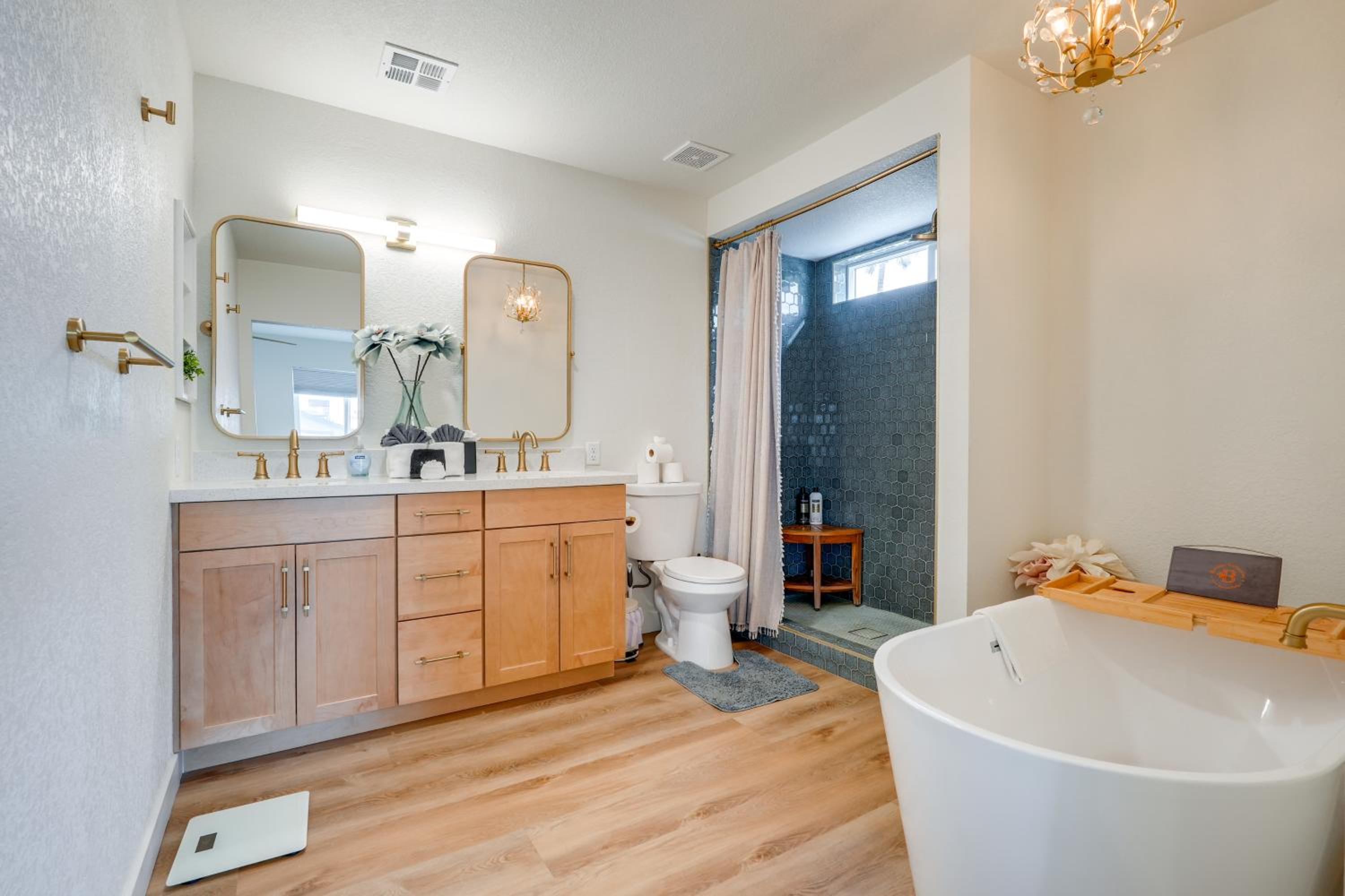 2 Mi to Dtwn Gorgeous Gilbert Gem with Private Yard
