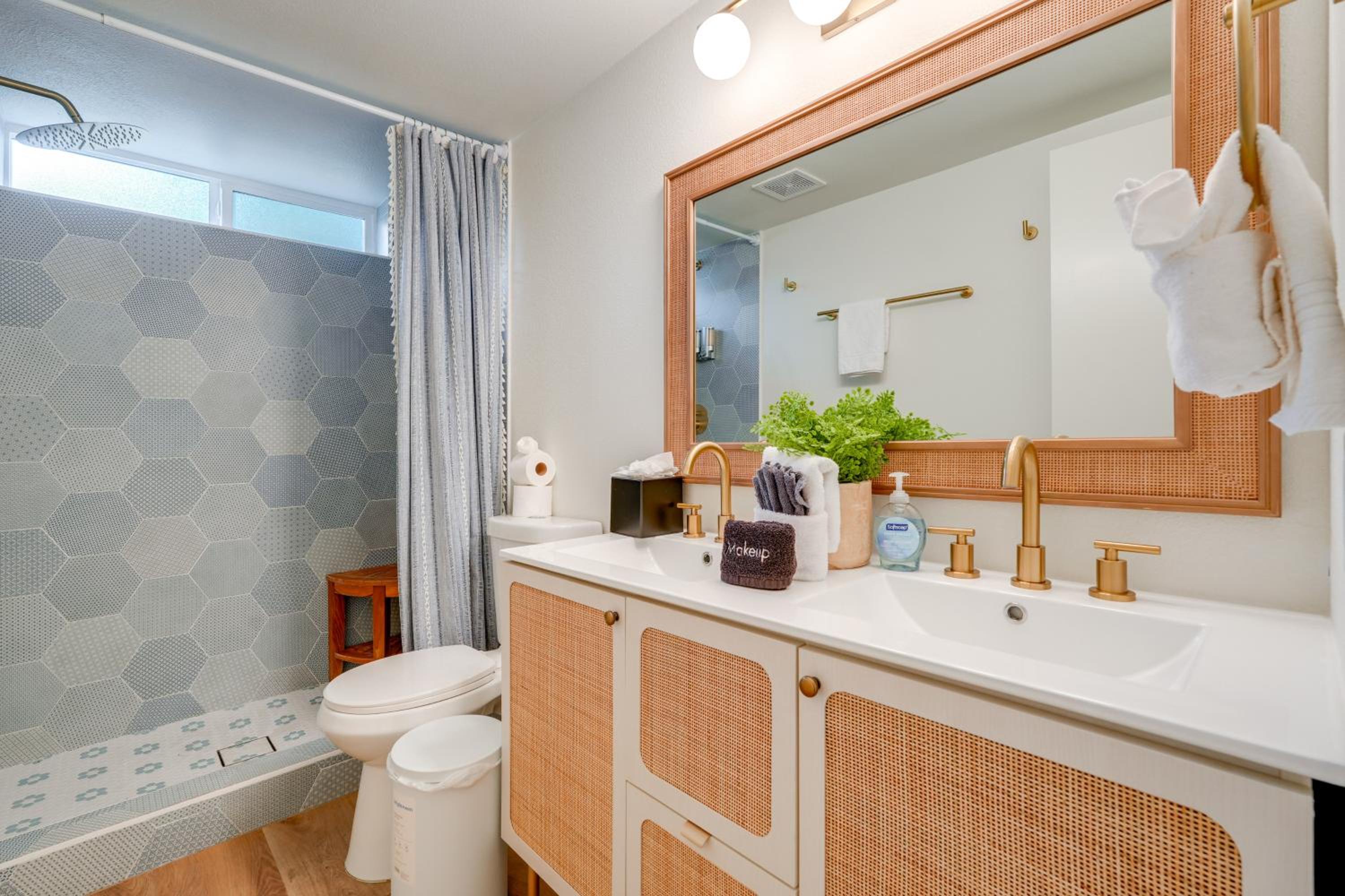 2 Mi to Dtwn Gorgeous Gilbert Gem with Private Yard
