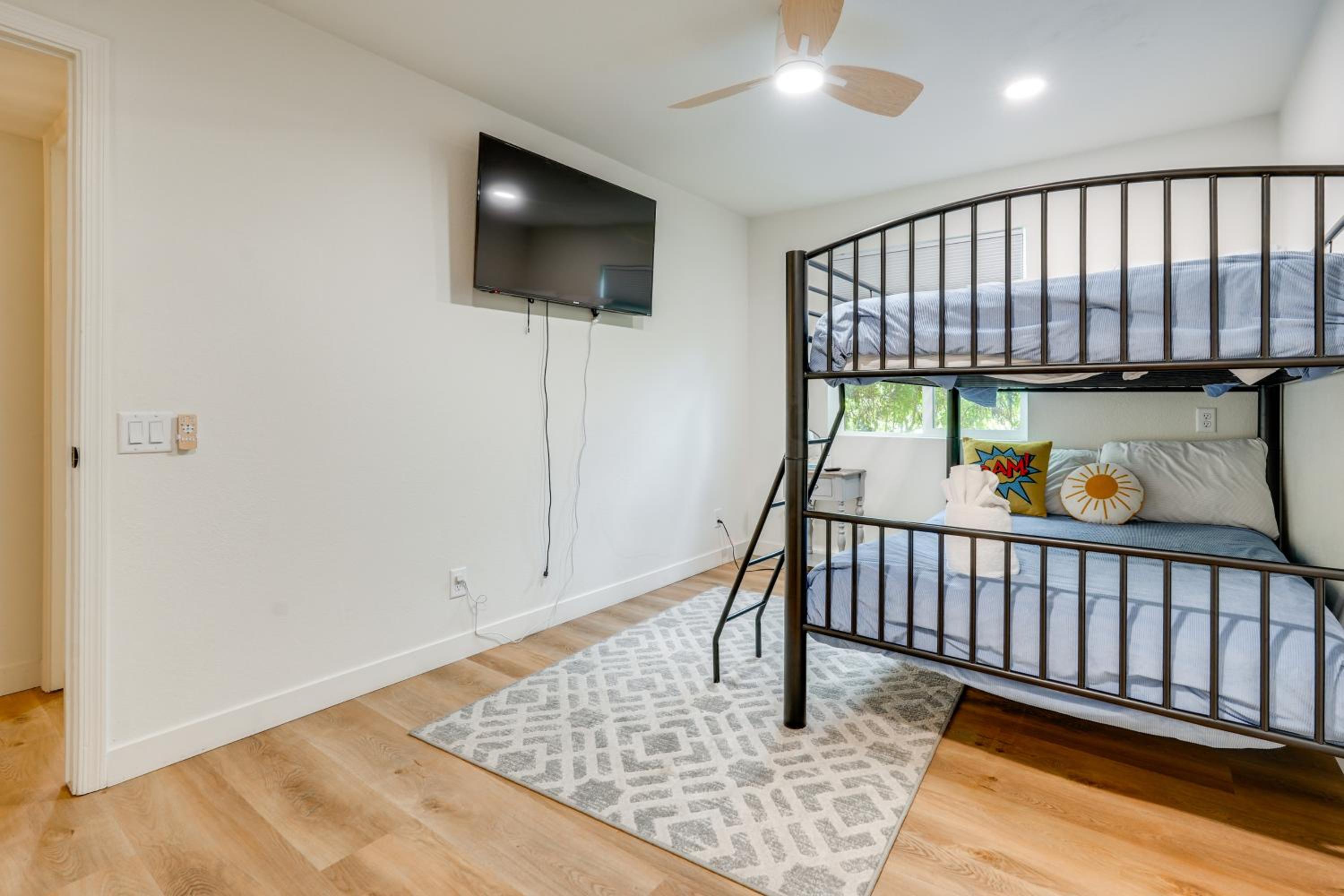 2 Mi to Dtwn Gorgeous Gilbert Gem with Private Yard