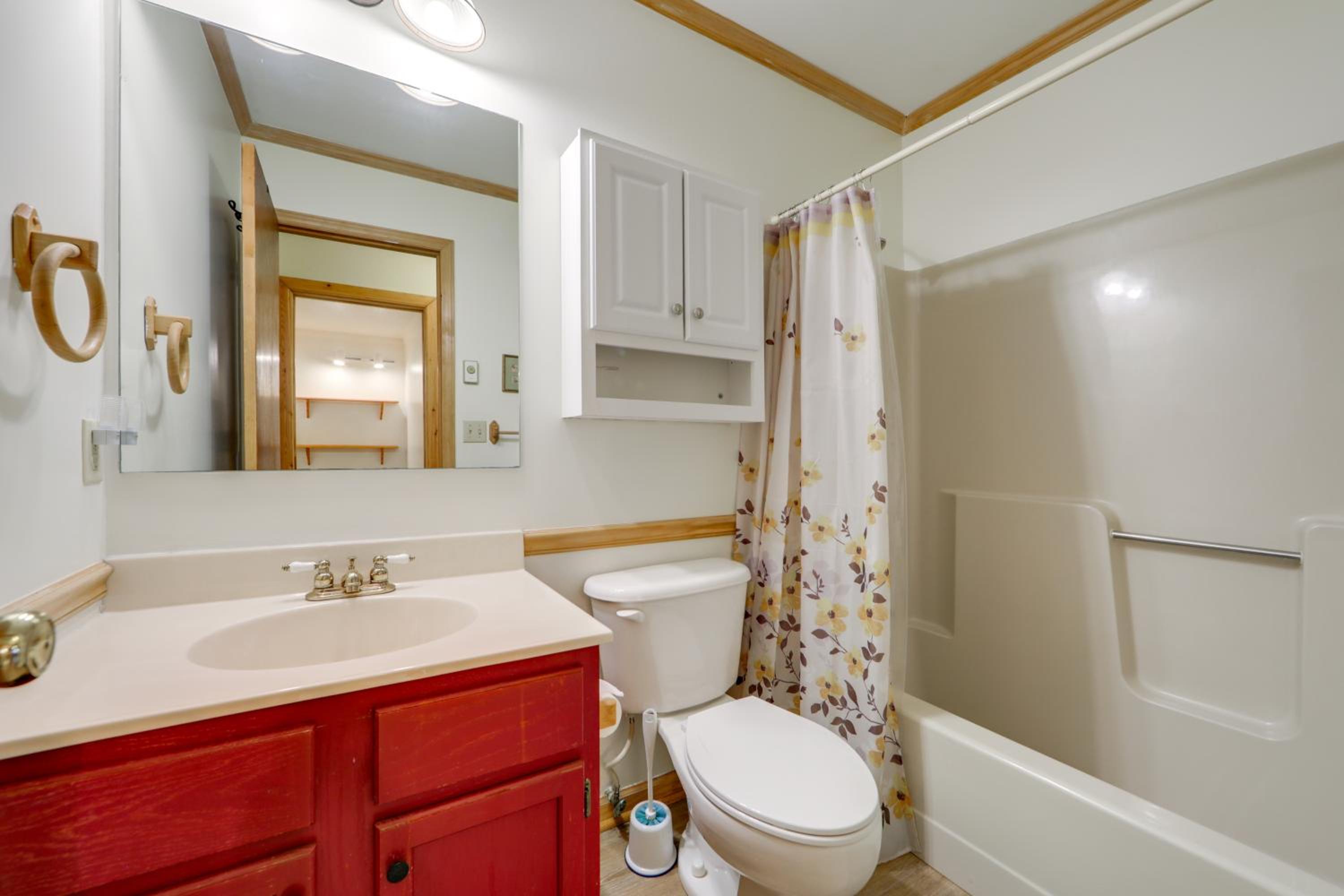 Dog-Friendly Cabin 6 Mi to Cataloochee Skiing!