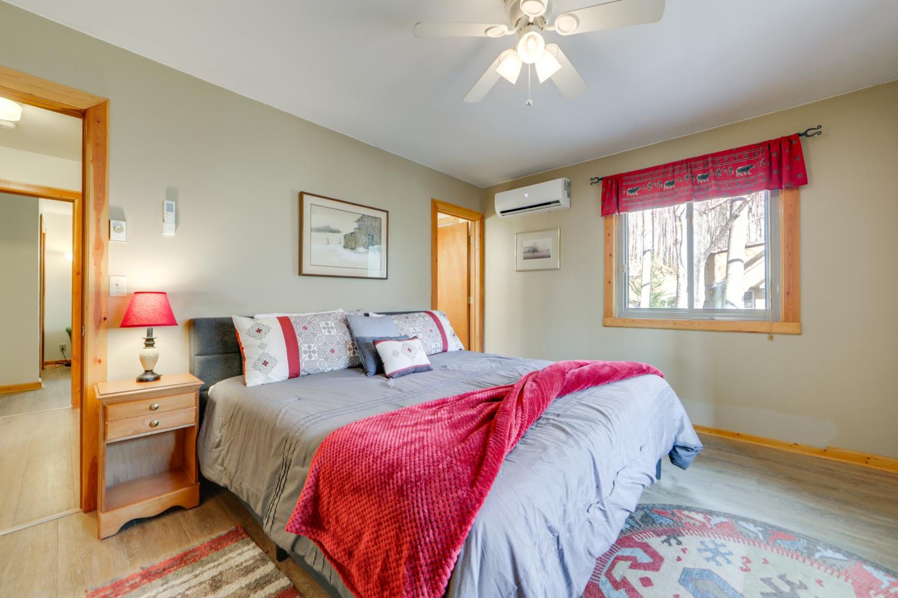Dog-Friendly Cabin 6 Mi to Cataloochee Skiing!