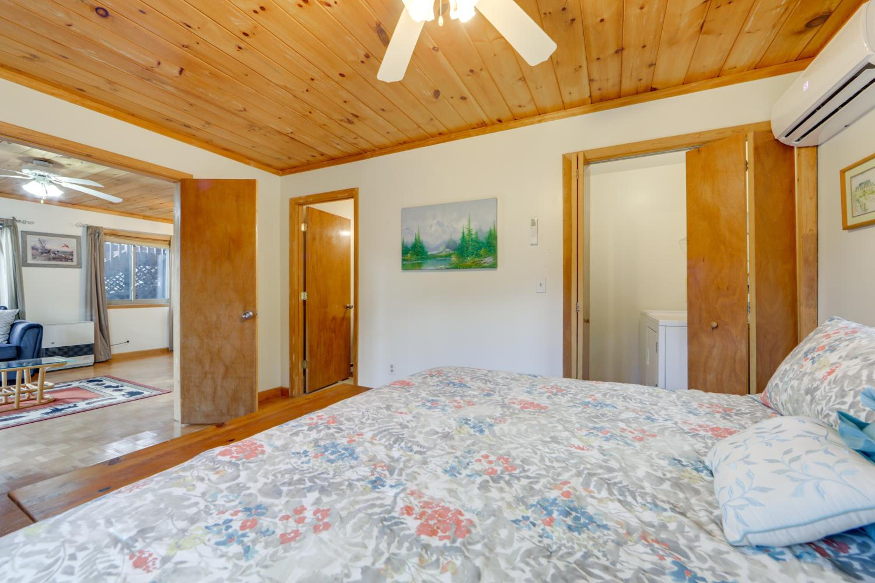 Dog-Friendly Cabin 6 Mi to Cataloochee Skiing!