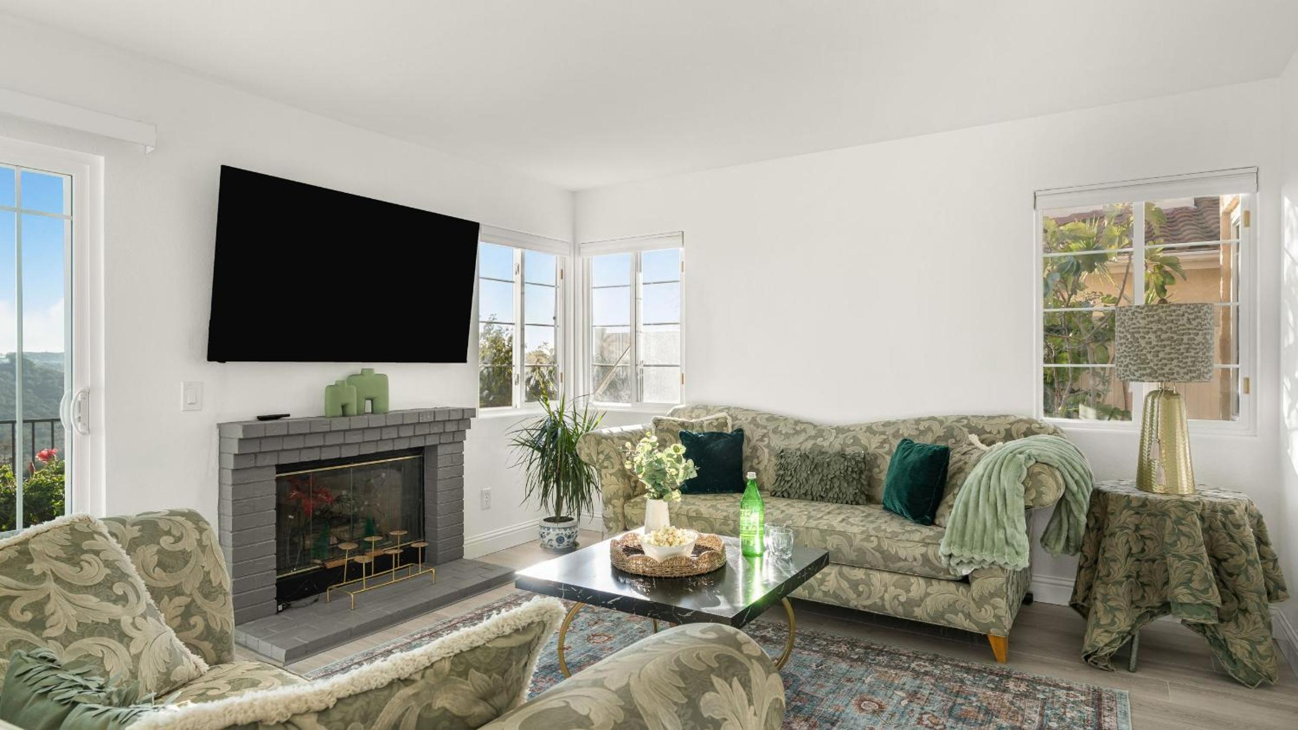 Vista del Sol by AvantStay Bright Hilltop Stay Patio Views Premium Kitchen Space for Groups