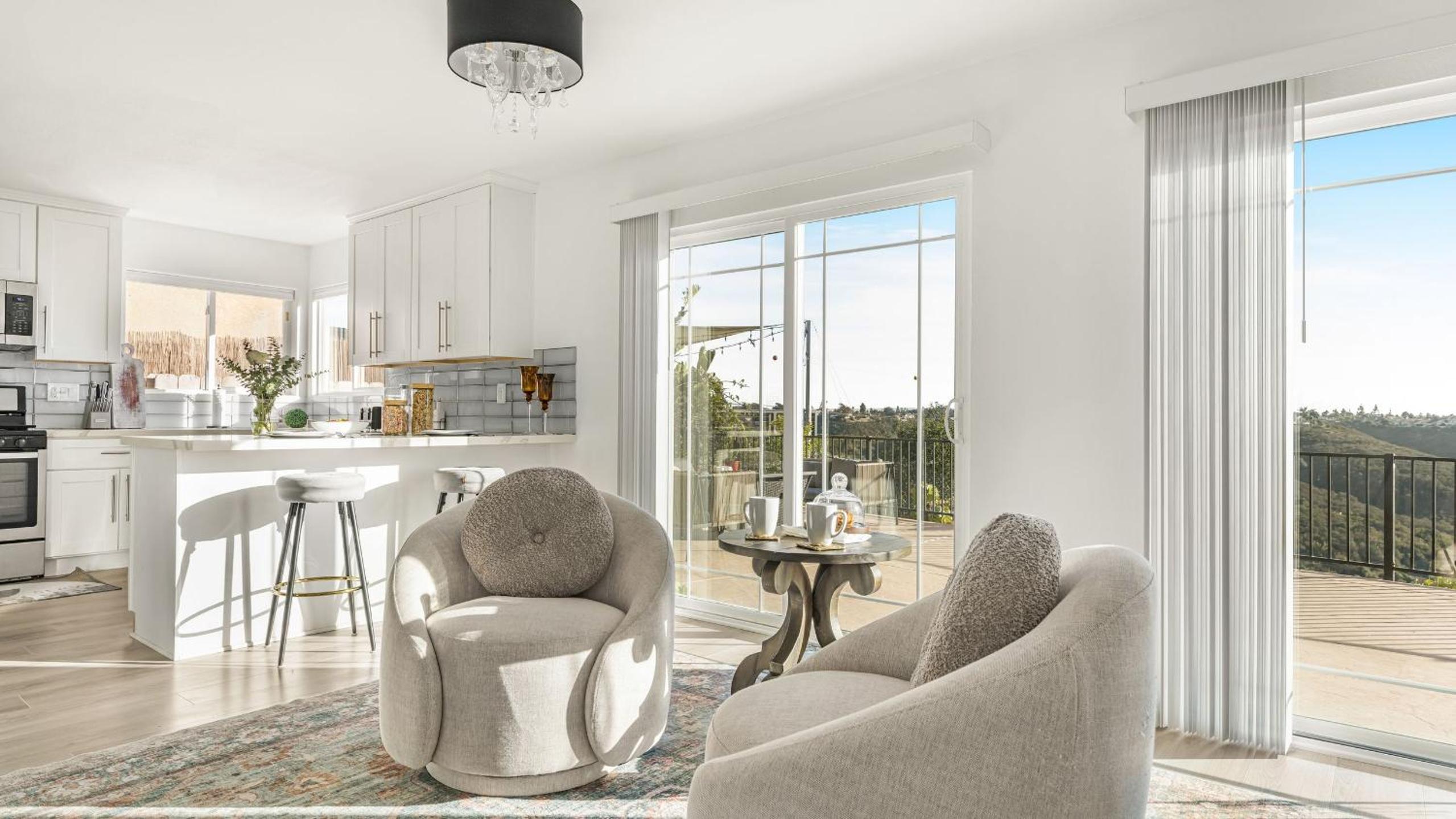 Vista del Sol by AvantStay Bright Hilltop Stay Patio Views Premium Kitchen Space for Groups