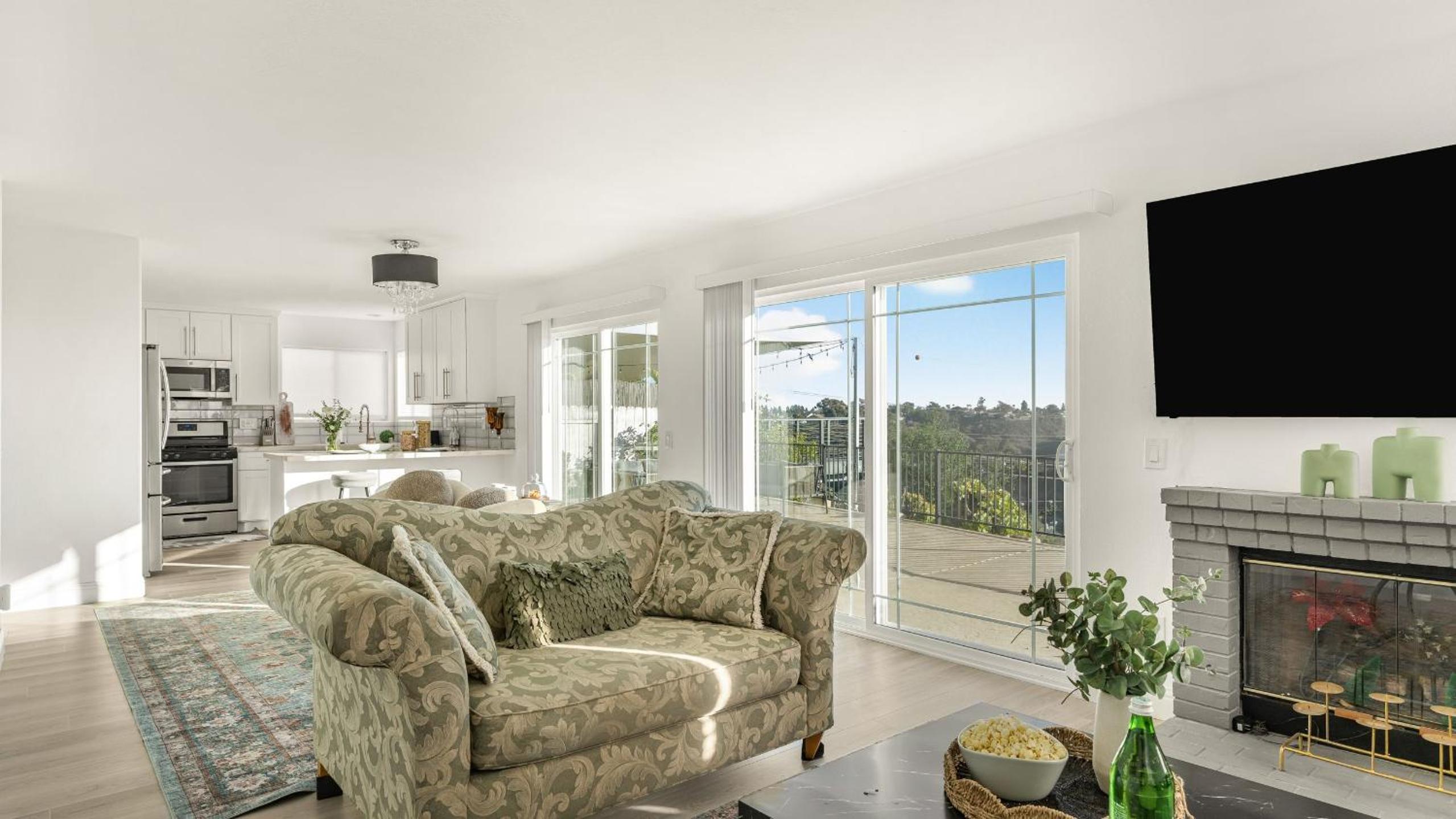Vista del Sol by AvantStay Bright Hilltop Stay Patio Views Premium Kitchen Space for Groups